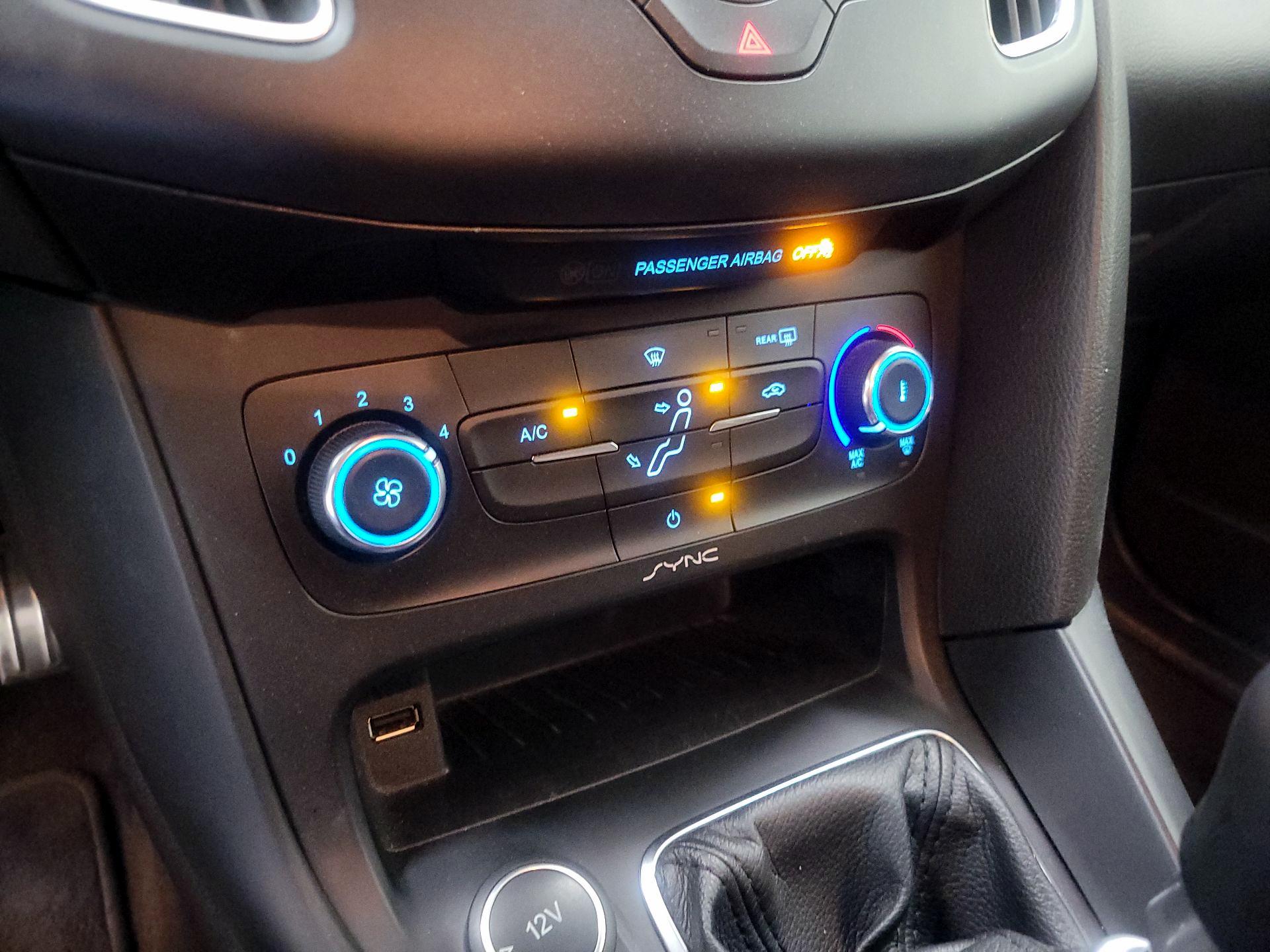 Thumbnail: 2015 Ford Focus - 16