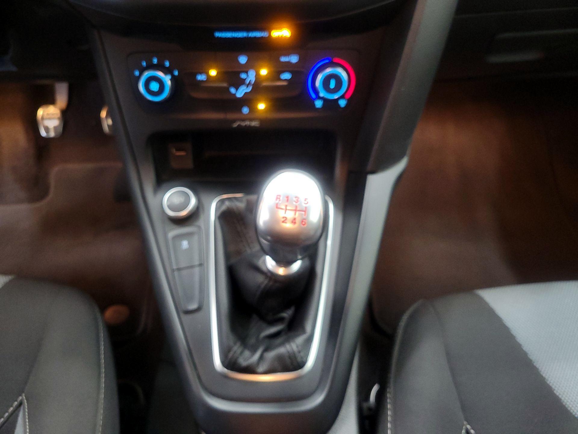Thumbnail: 2015 Ford Focus - 17
