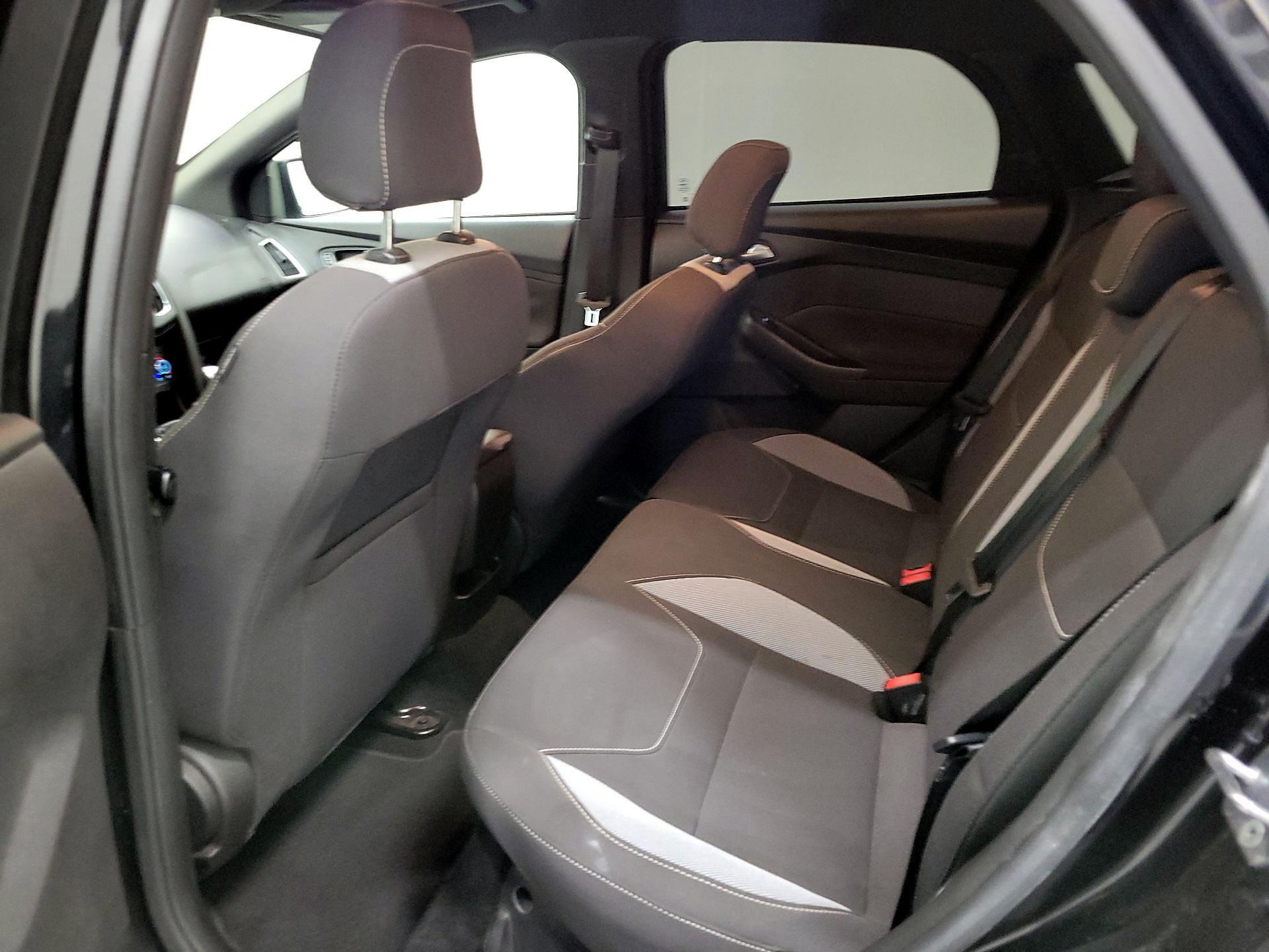 Thumbnail: 2015 Ford Focus - 18