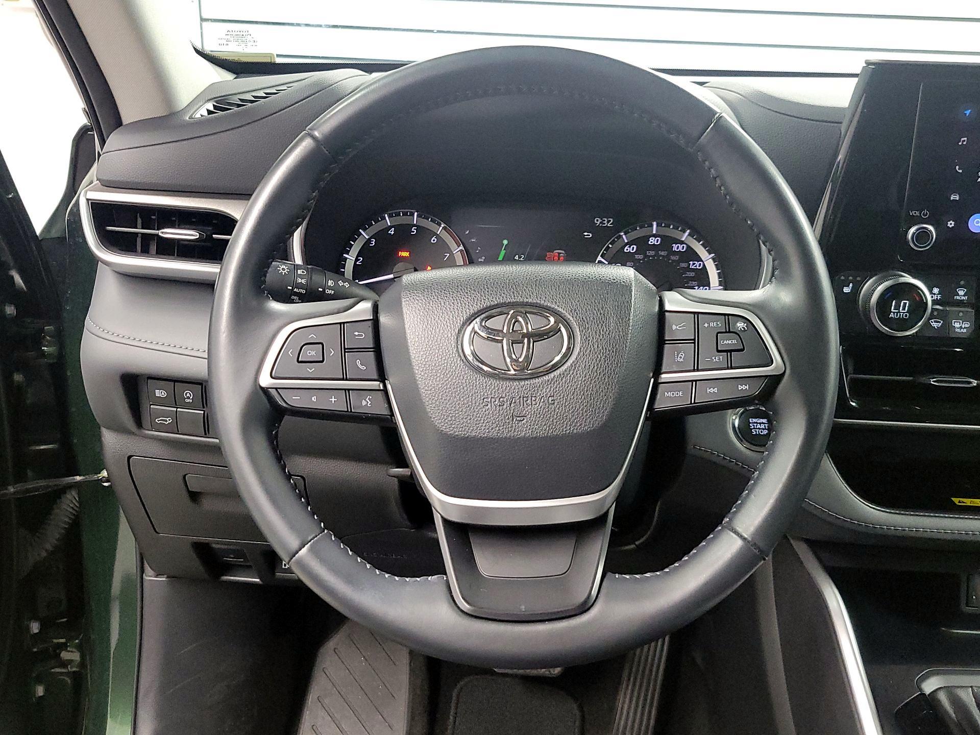 Thumbnail: 2023 Toyota Highlander - 10
