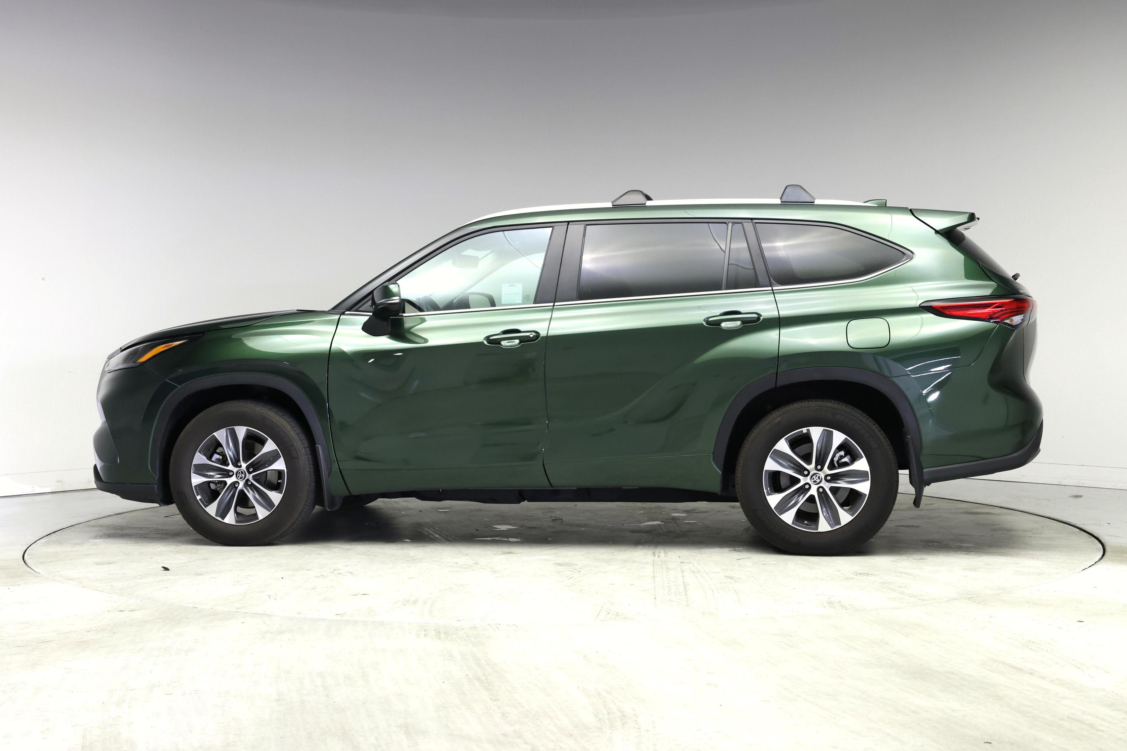 Thumbnail: 2023 Toyota Highlander - 3