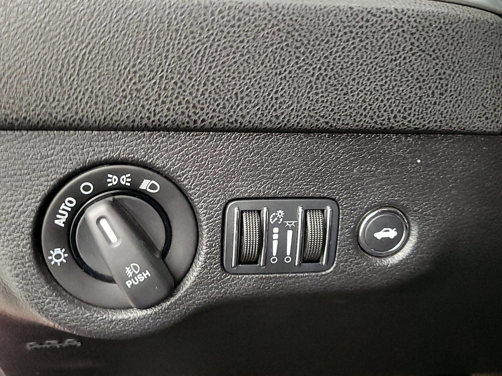 Thumbnail: 2015 Dodge Charger - 13