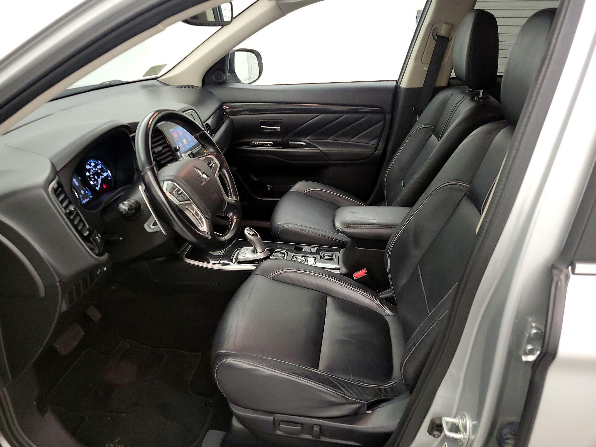 Thumbnail: 2018 Mitsubishi Outlander - 11
