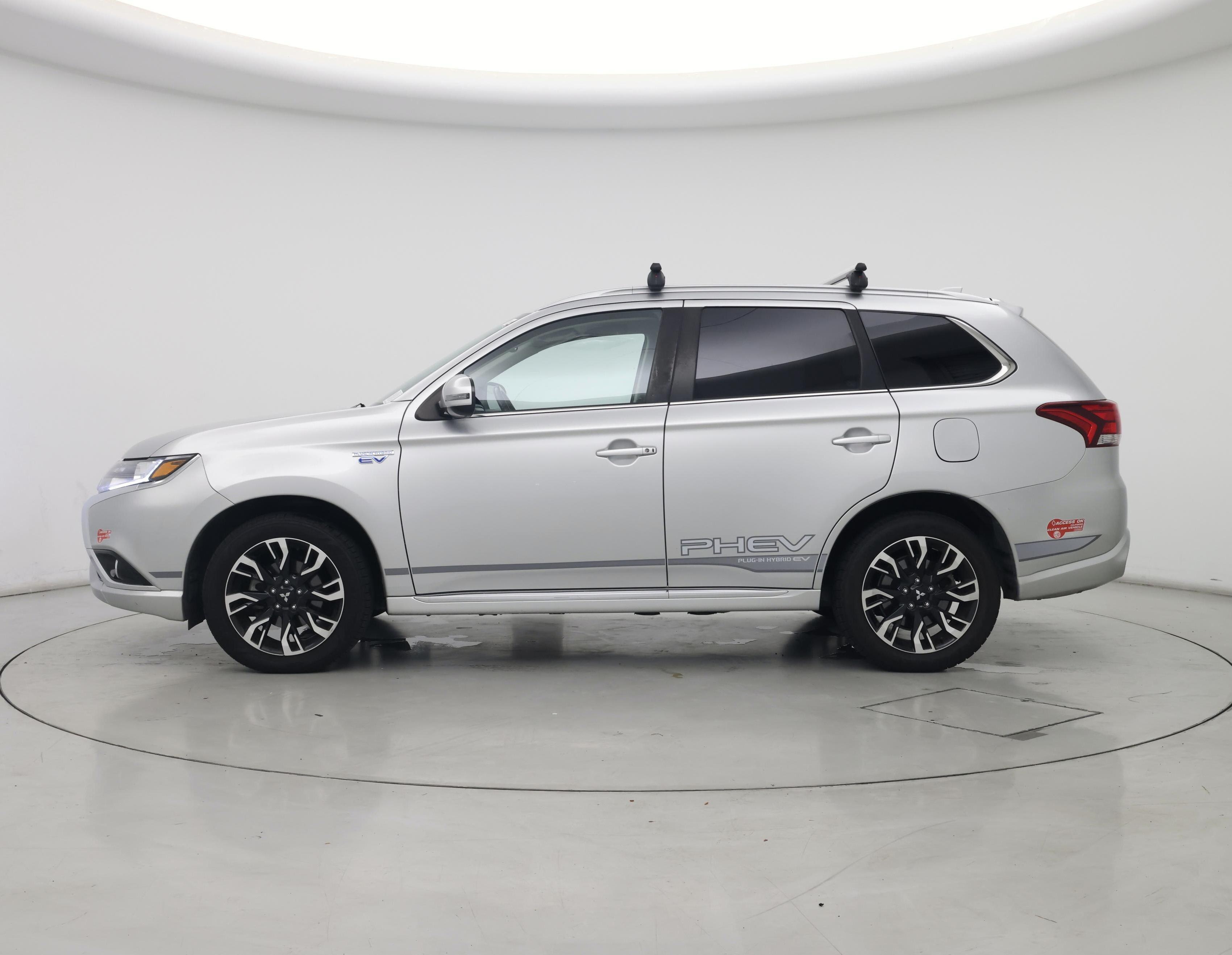 Thumbnail: 2018 Mitsubishi Outlander - 3
