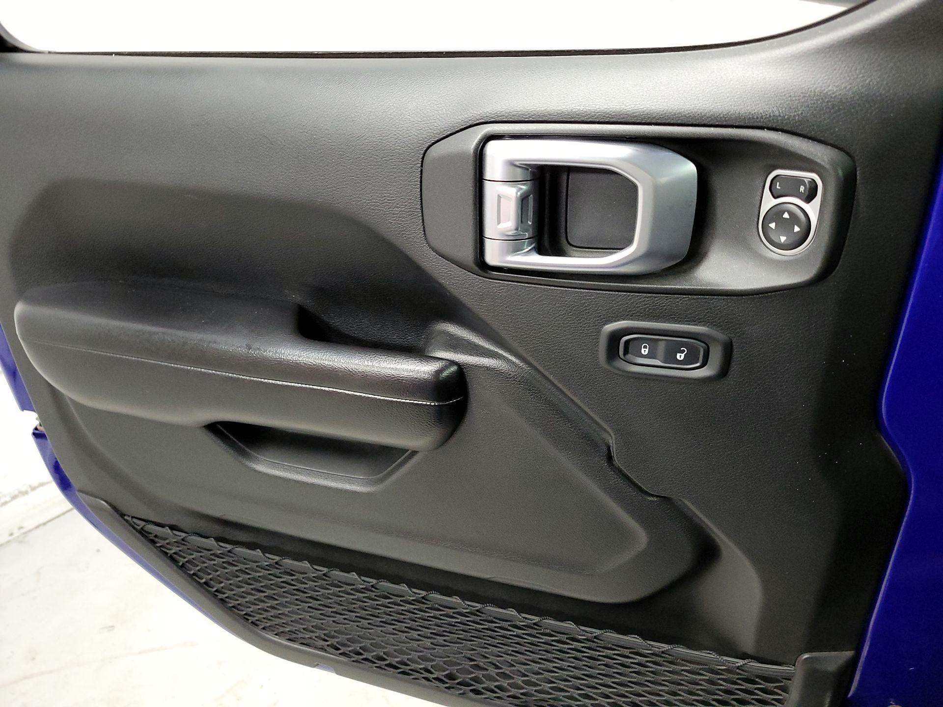 Thumbnail: 2019 Jeep Wrangler - 12