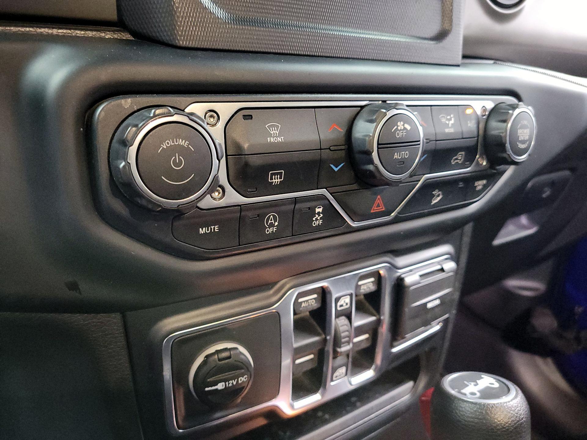 Thumbnail: 2019 Jeep Wrangler - 16