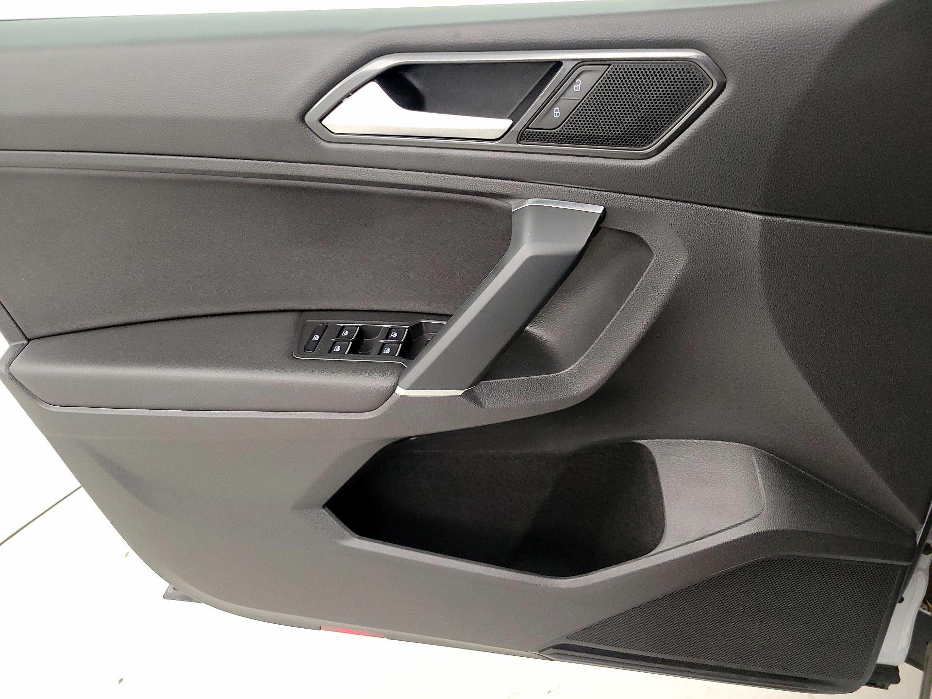 Thumbnail: 2018 Volkswagen Tiguan - 12