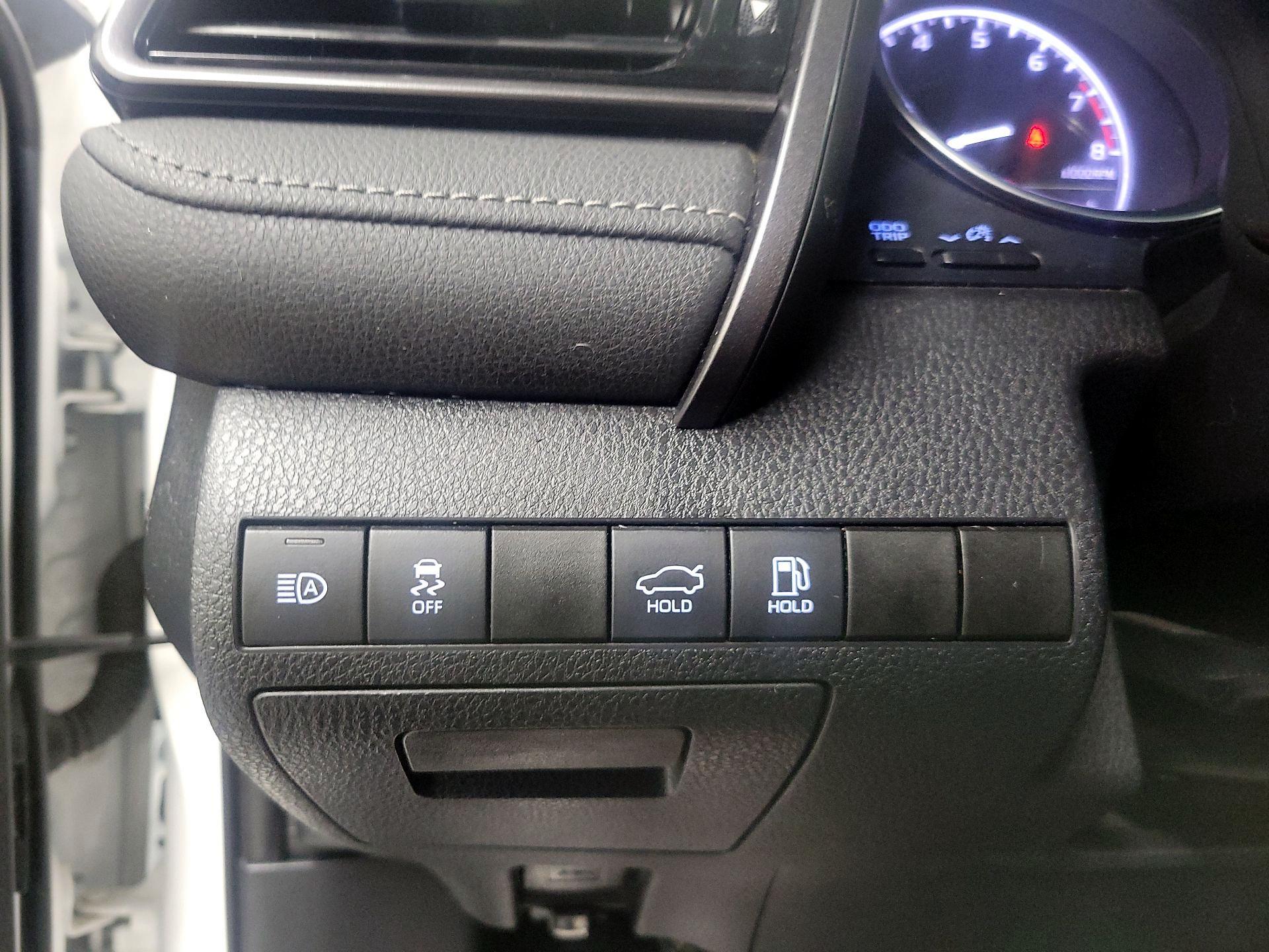 Thumbnail: 2019 Toyota Camry - 13