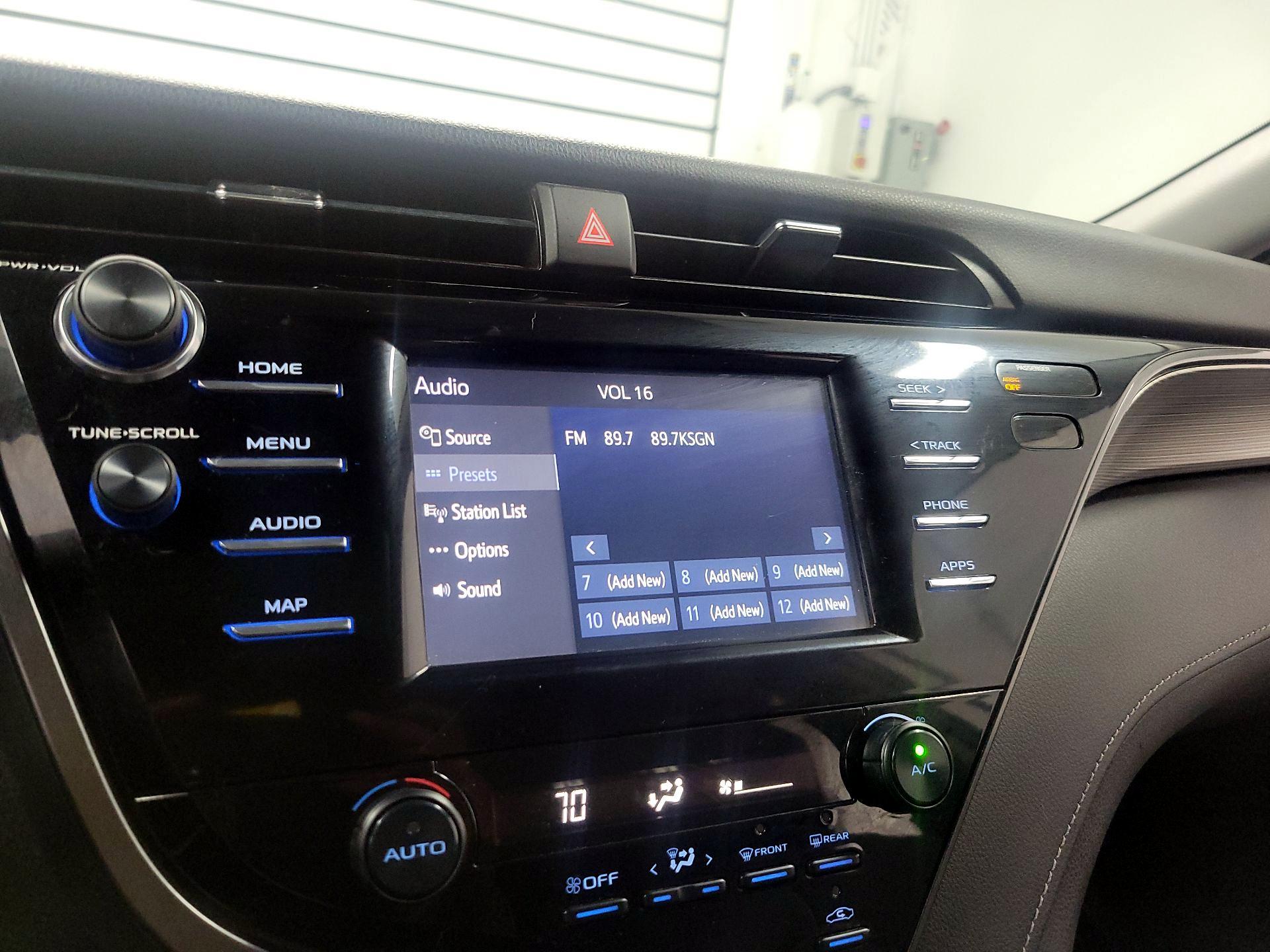 Thumbnail: 2019 Toyota Camry - 15