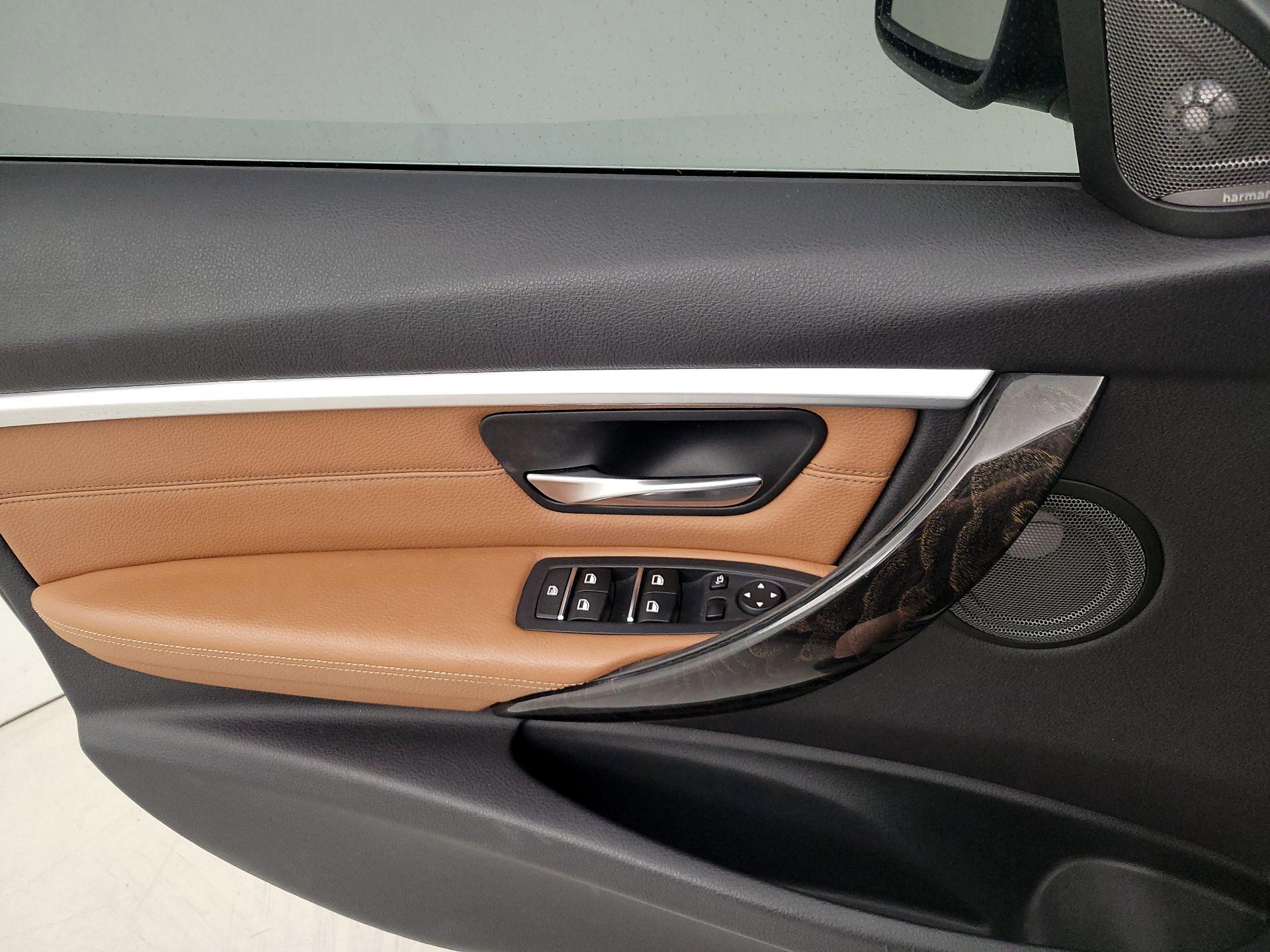 Thumbnail: 2016 BMW 3 Series - 12