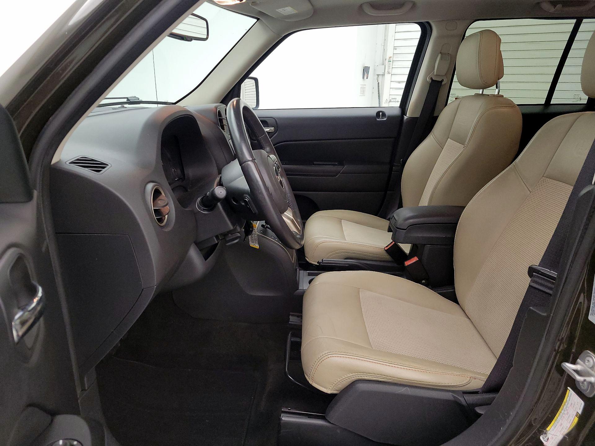 Thumbnail: 2016 Jeep Patriot - 11