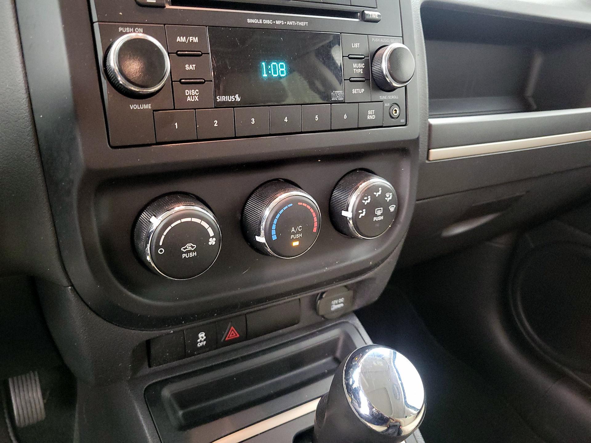 Thumbnail: 2016 Jeep Patriot - 14