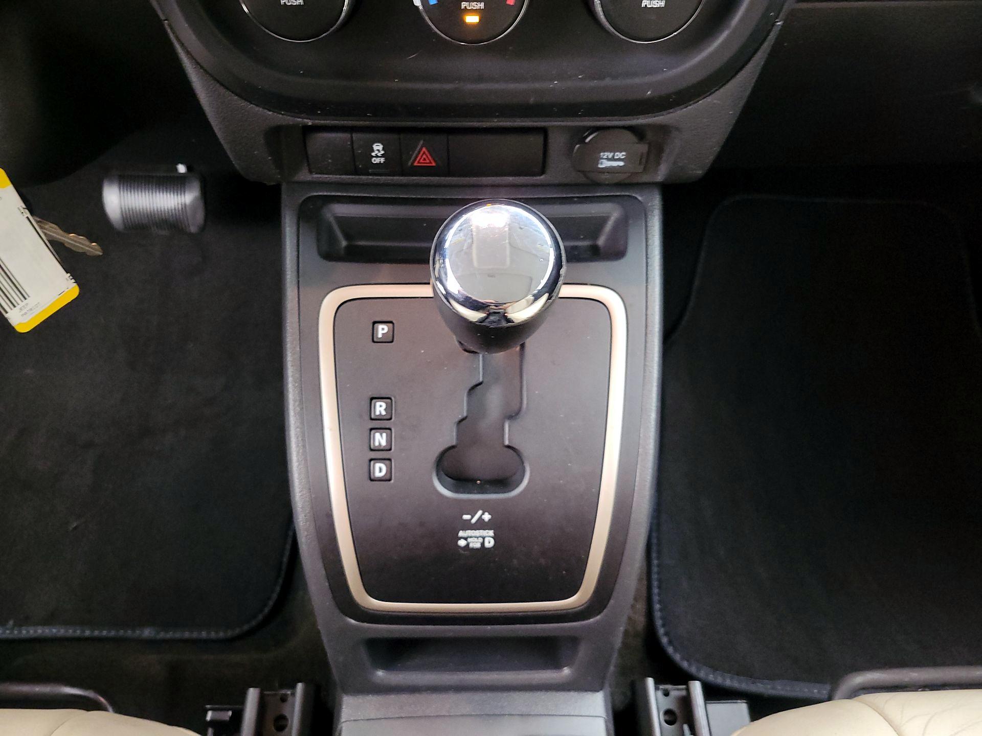 Thumbnail: 2016 Jeep Patriot - 15