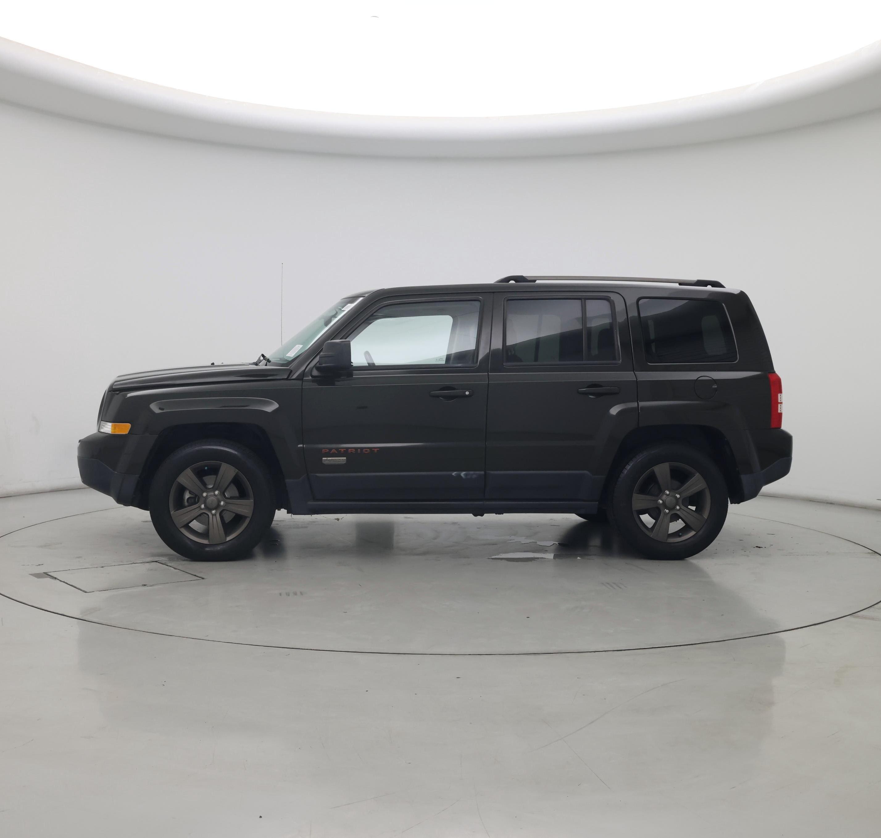 Thumbnail: 2016 Jeep Patriot - 3