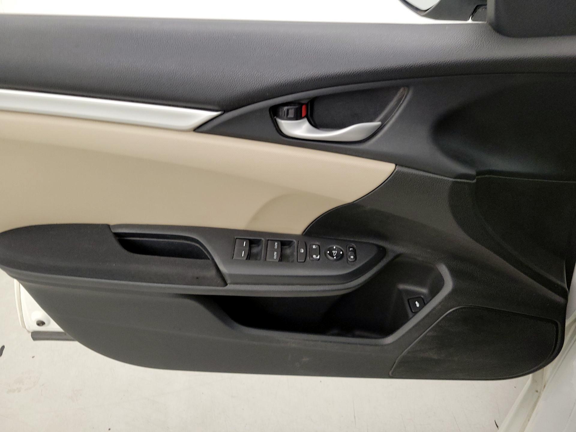 Thumbnail: 2016 Honda Civic - 12
