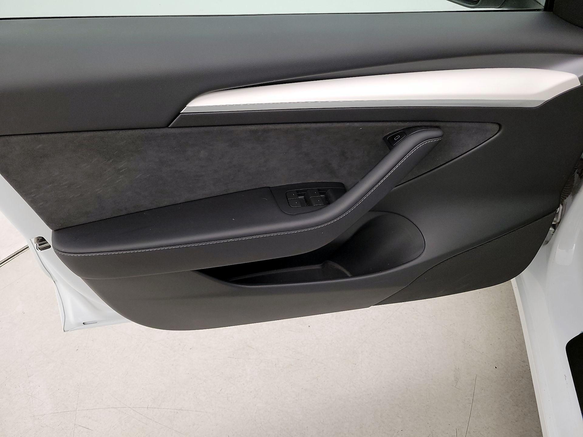 Thumbnail: 2023 Tesla Model 3 - 12