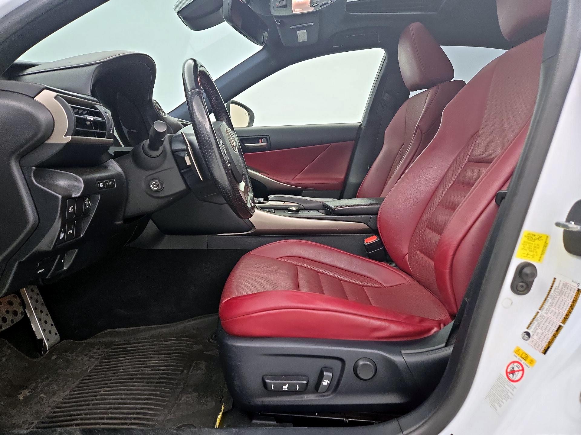 Thumbnail: 2018 Lexus IS - 11