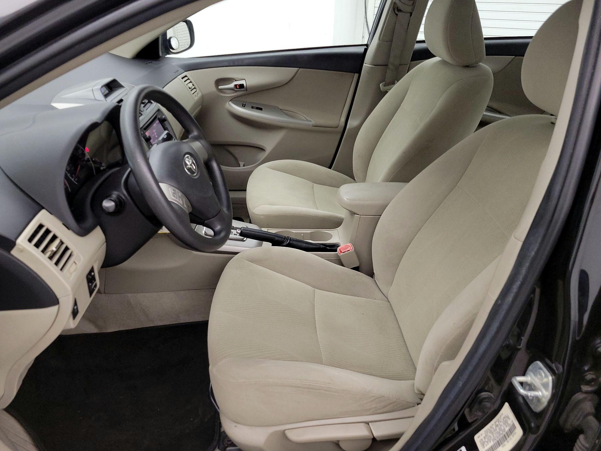 Thumbnail: 2013 Toyota Corolla - 11