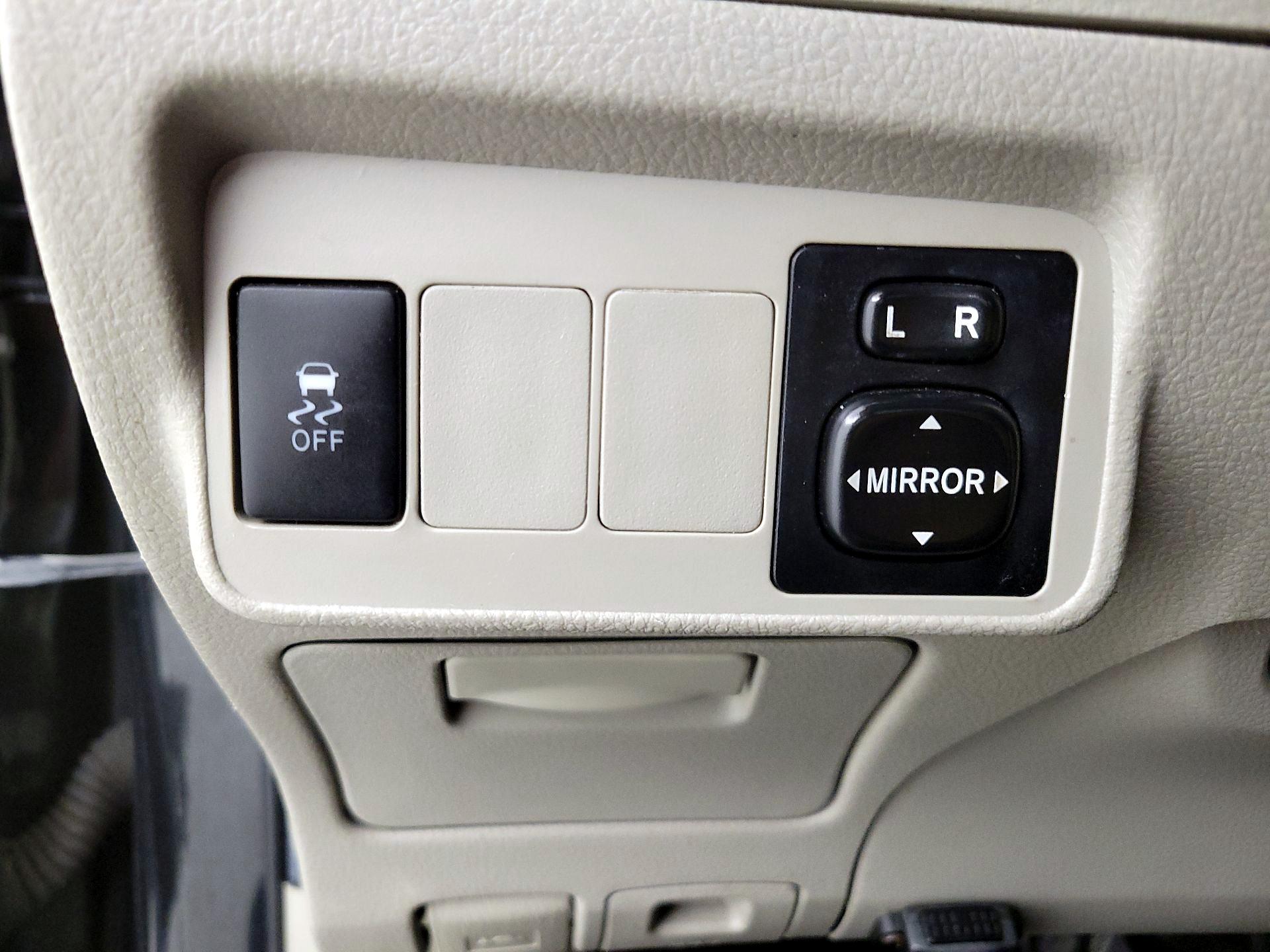 Thumbnail: 2013 Toyota Corolla - 13