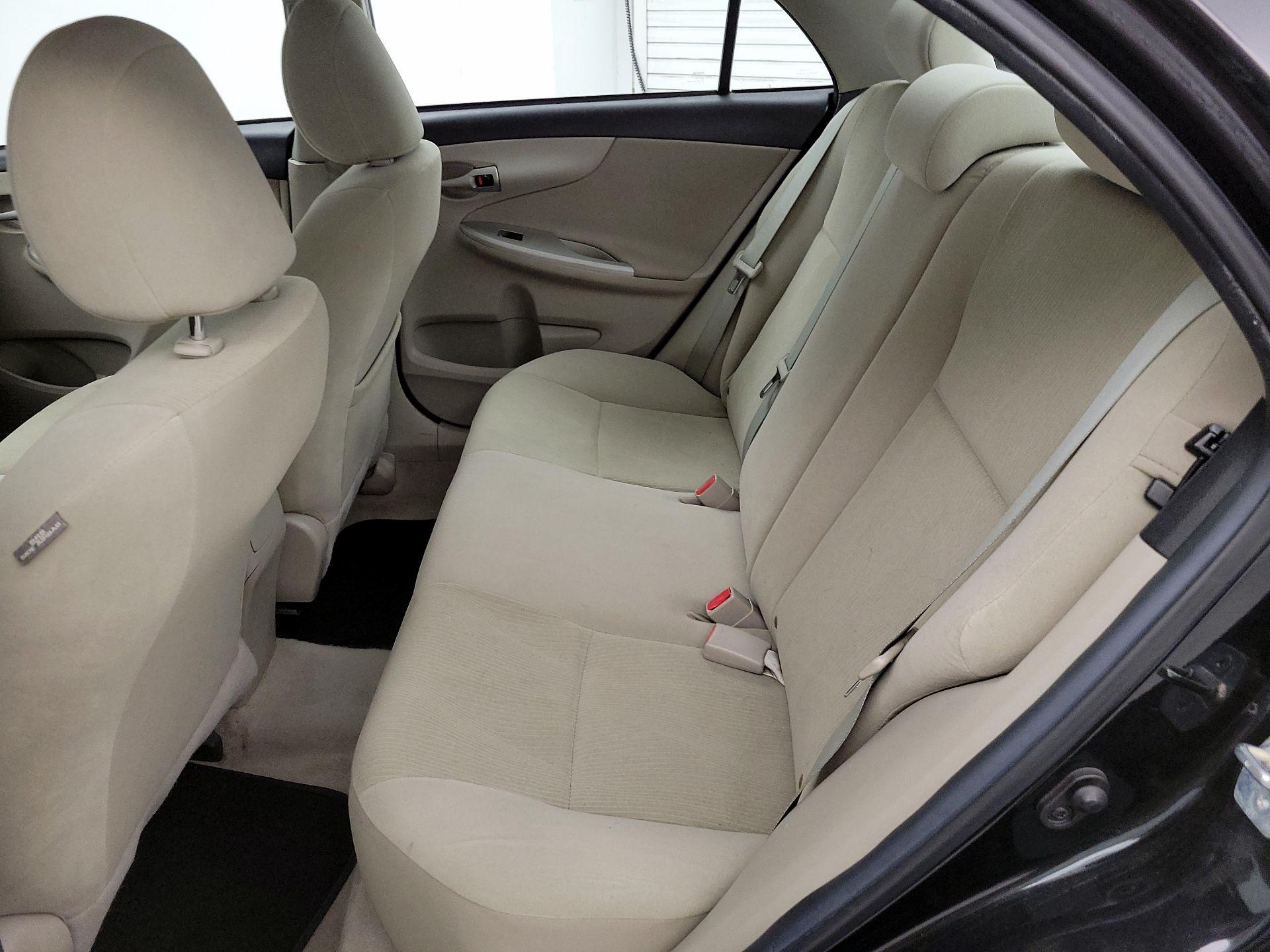 Thumbnail: 2013 Toyota Corolla - 18