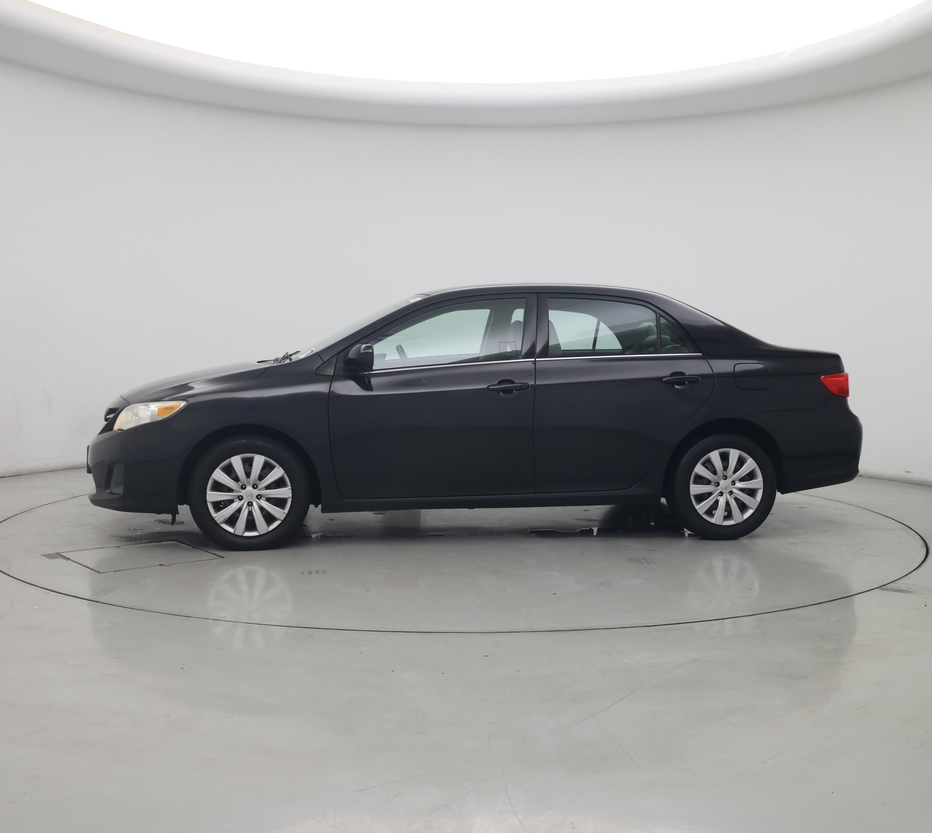 Thumbnail: 2013 Toyota Corolla - 3
