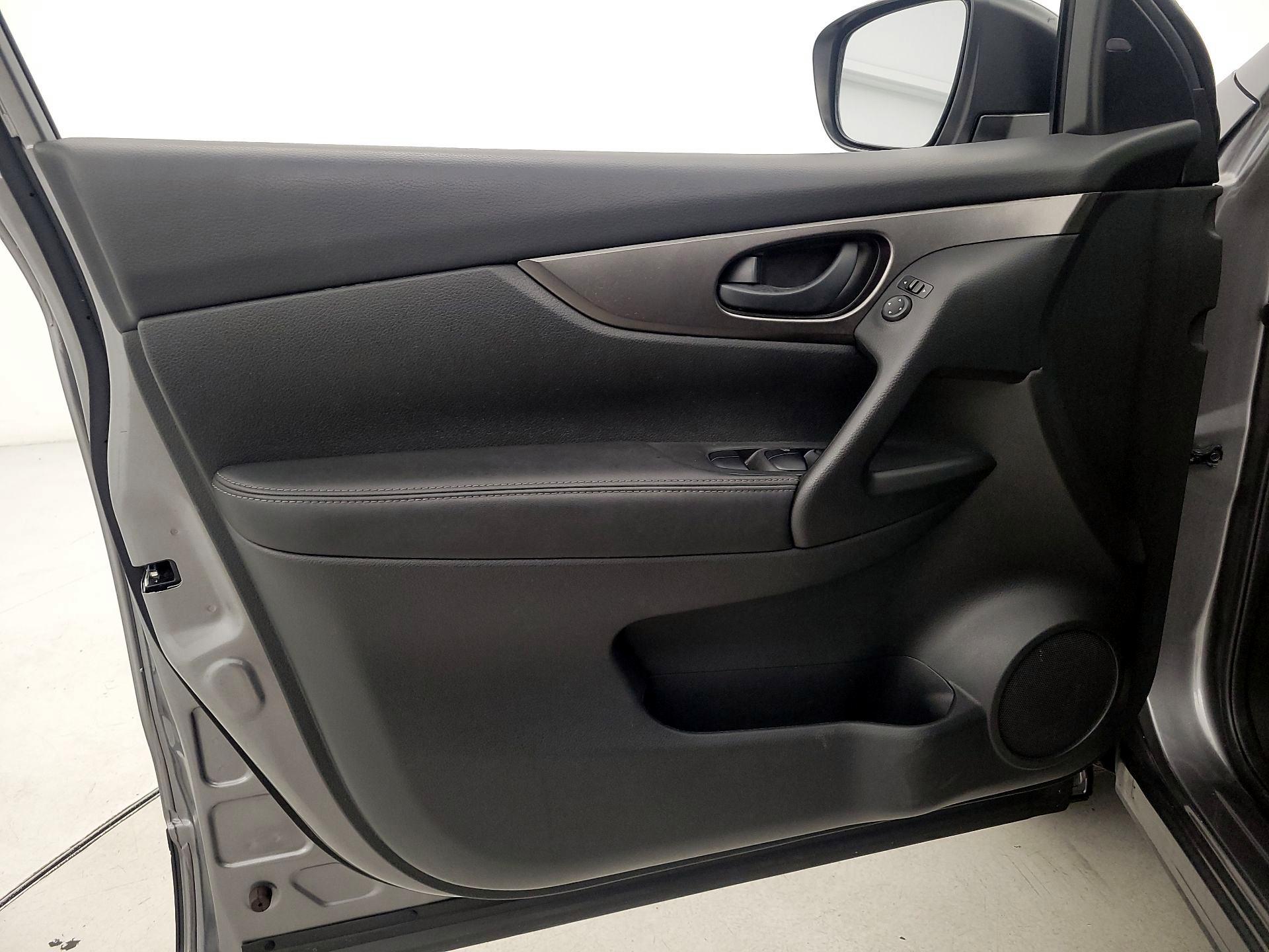 Thumbnail: 2019 Nissan Rogue Sport - 12