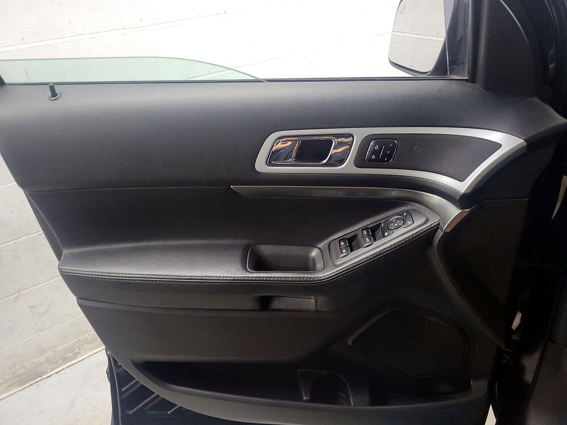 Thumbnail: 2015 Ford Explorer - 12