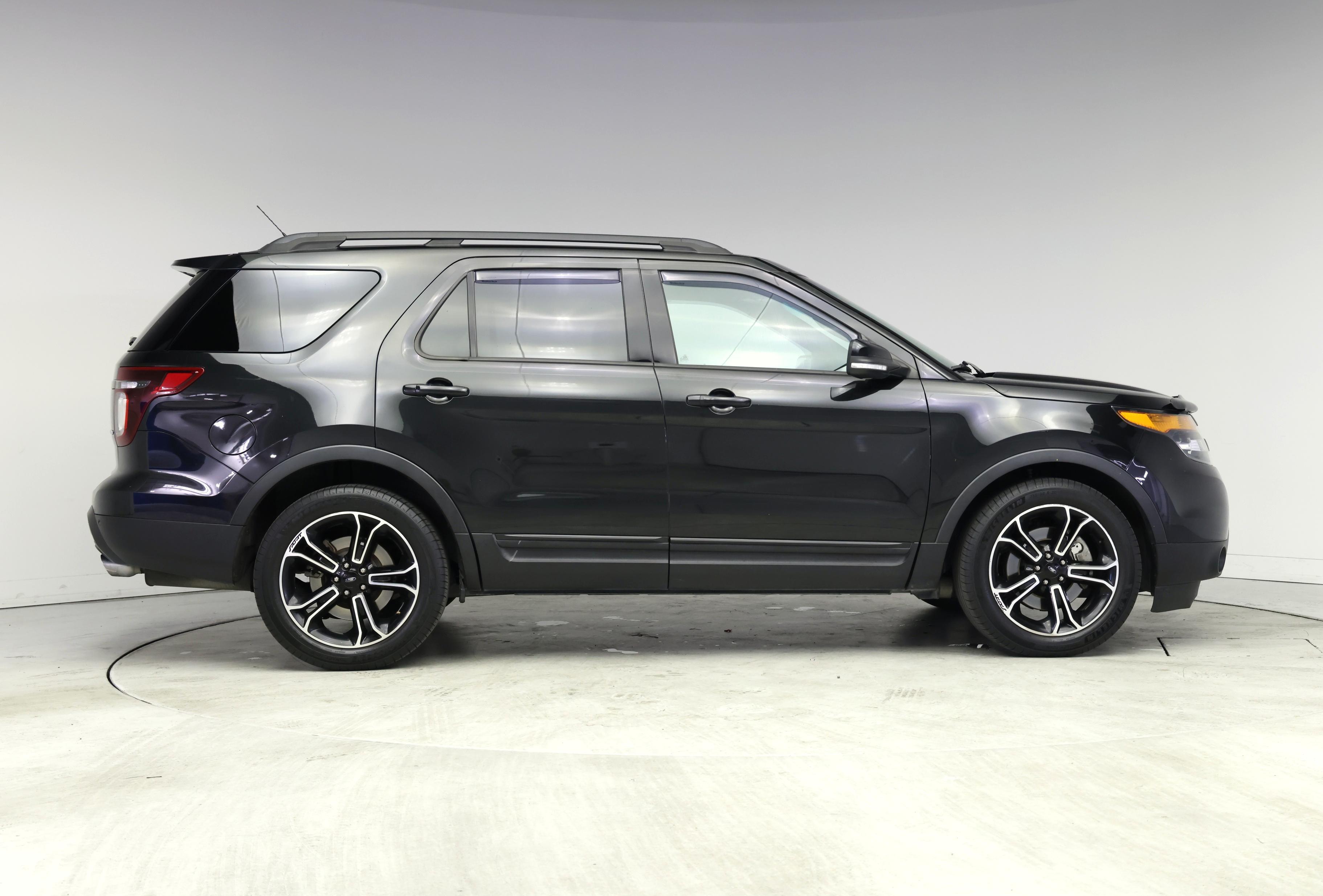 Thumbnail: 2015 Ford Explorer - 7