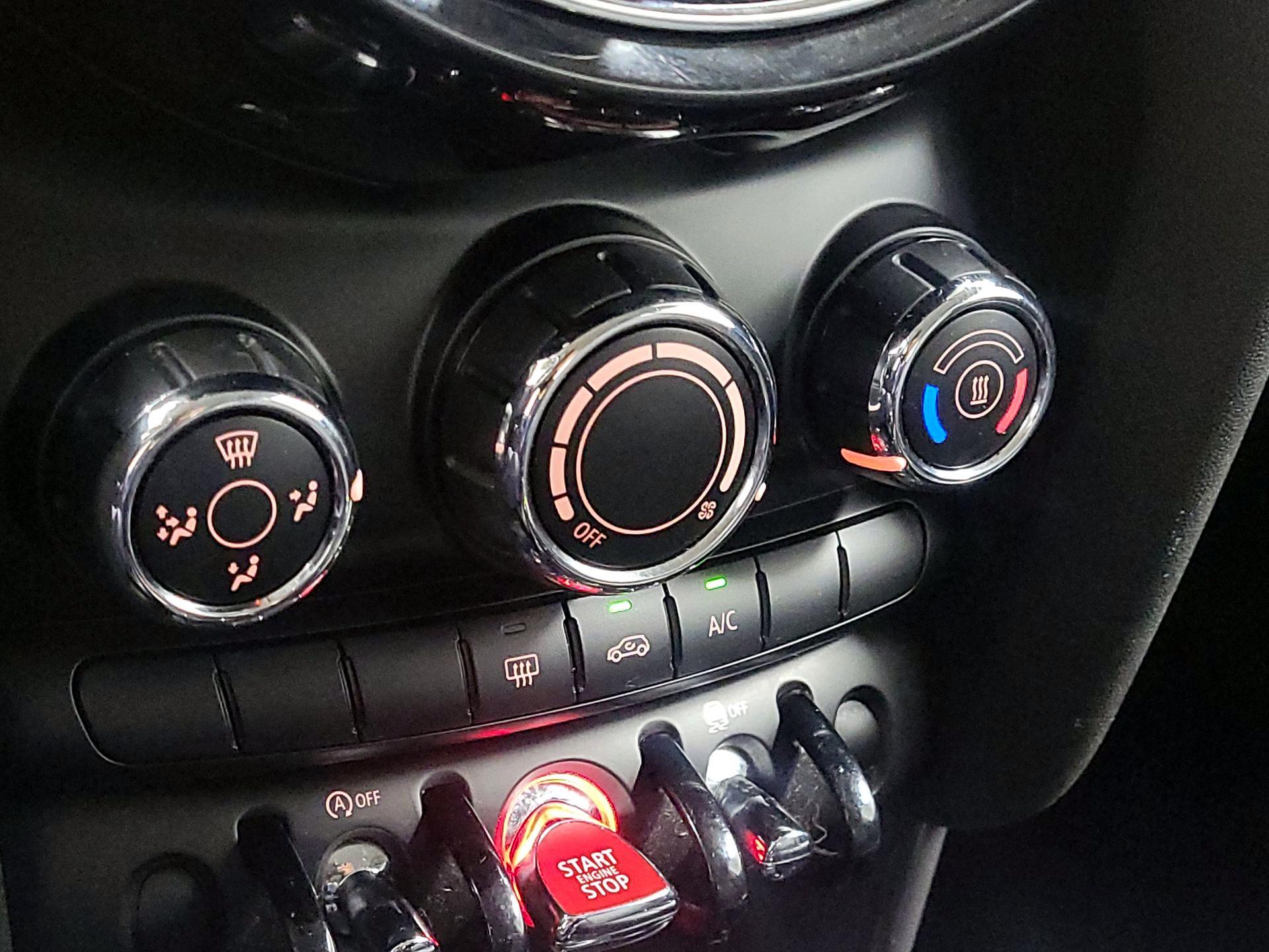 Thumbnail: 2019 MINI Cooper Hardtop - 14