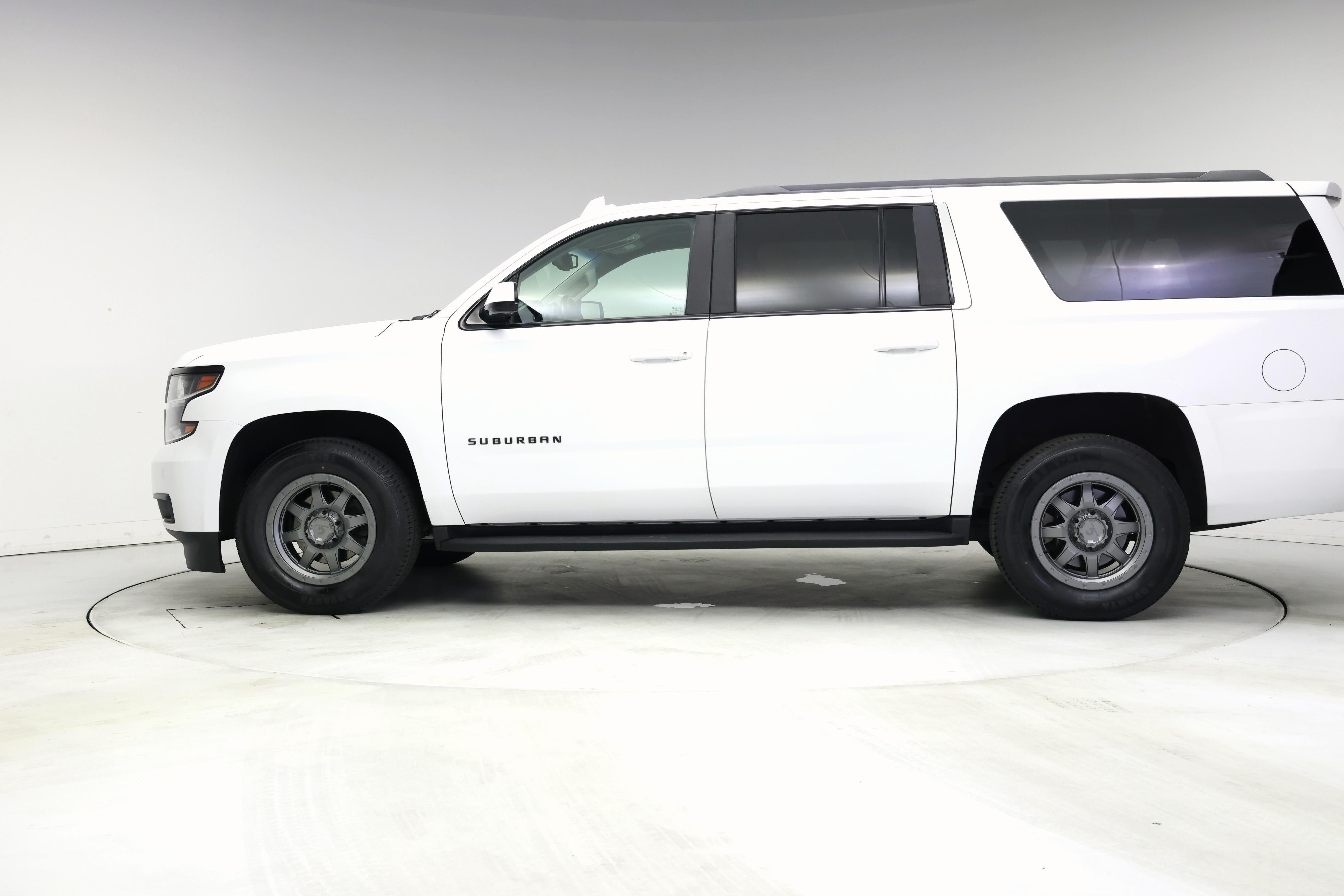 Thumbnail: 2019 Chevrolet Suburban - 3