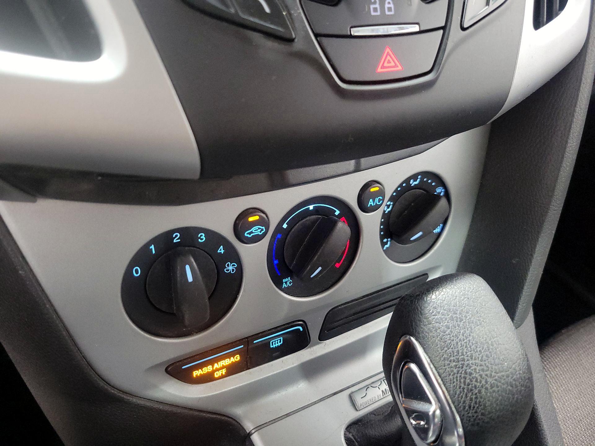 Thumbnail: 2014 Ford Focus - 14