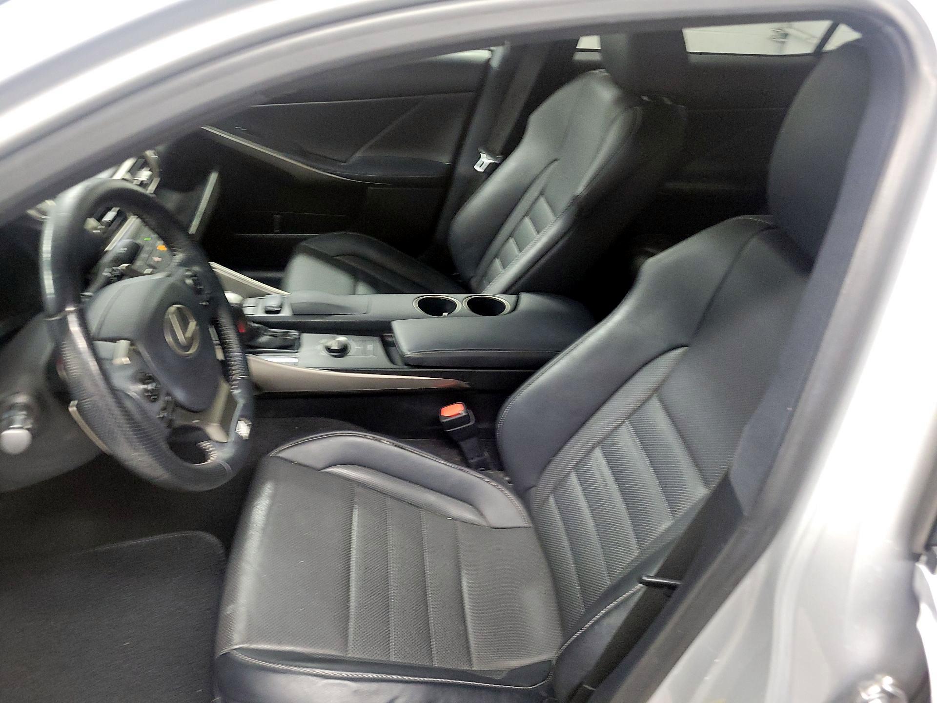 Thumbnail: 2015 Lexus IS - 11