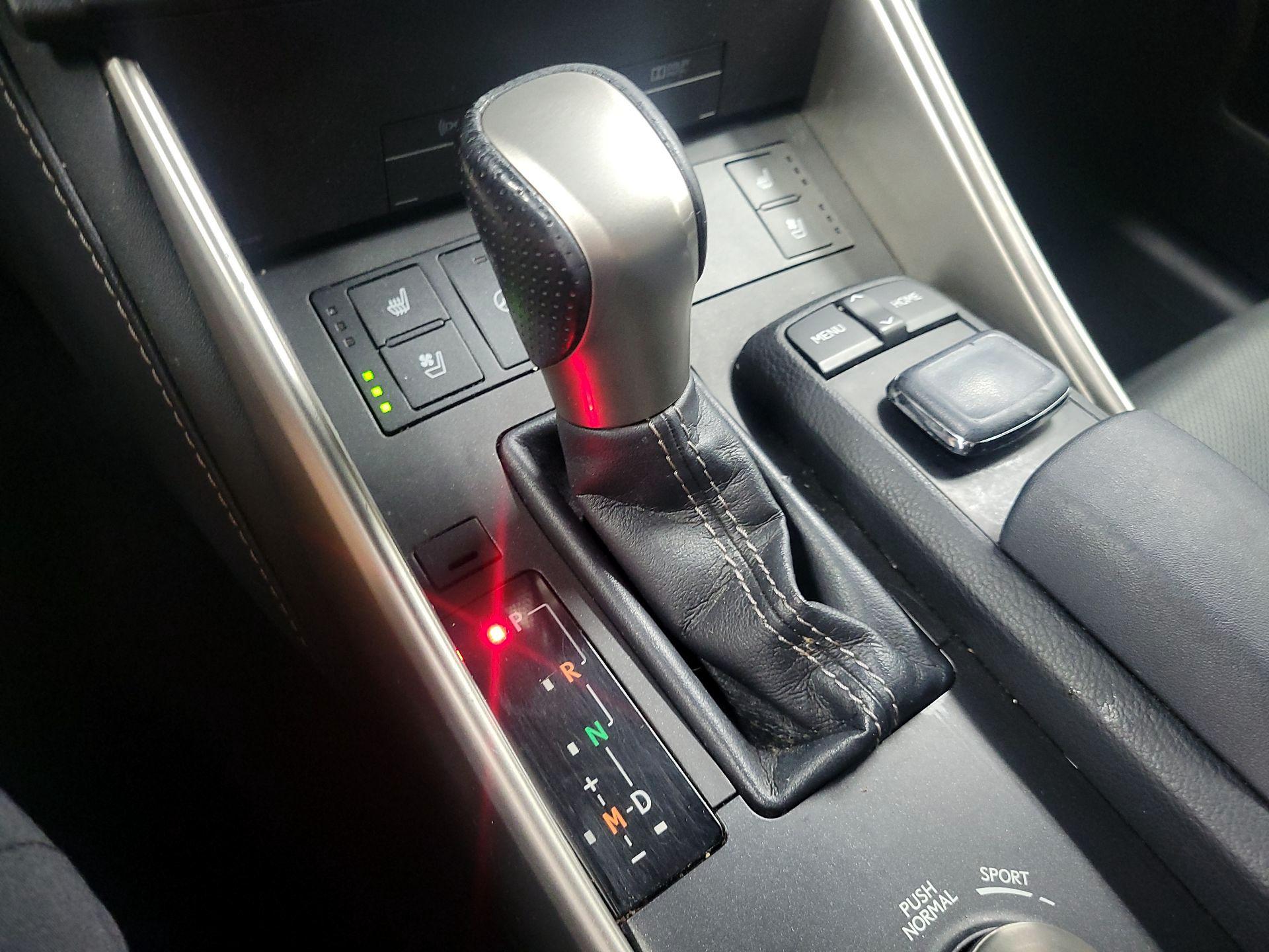 Thumbnail: 2015 Lexus IS - 17