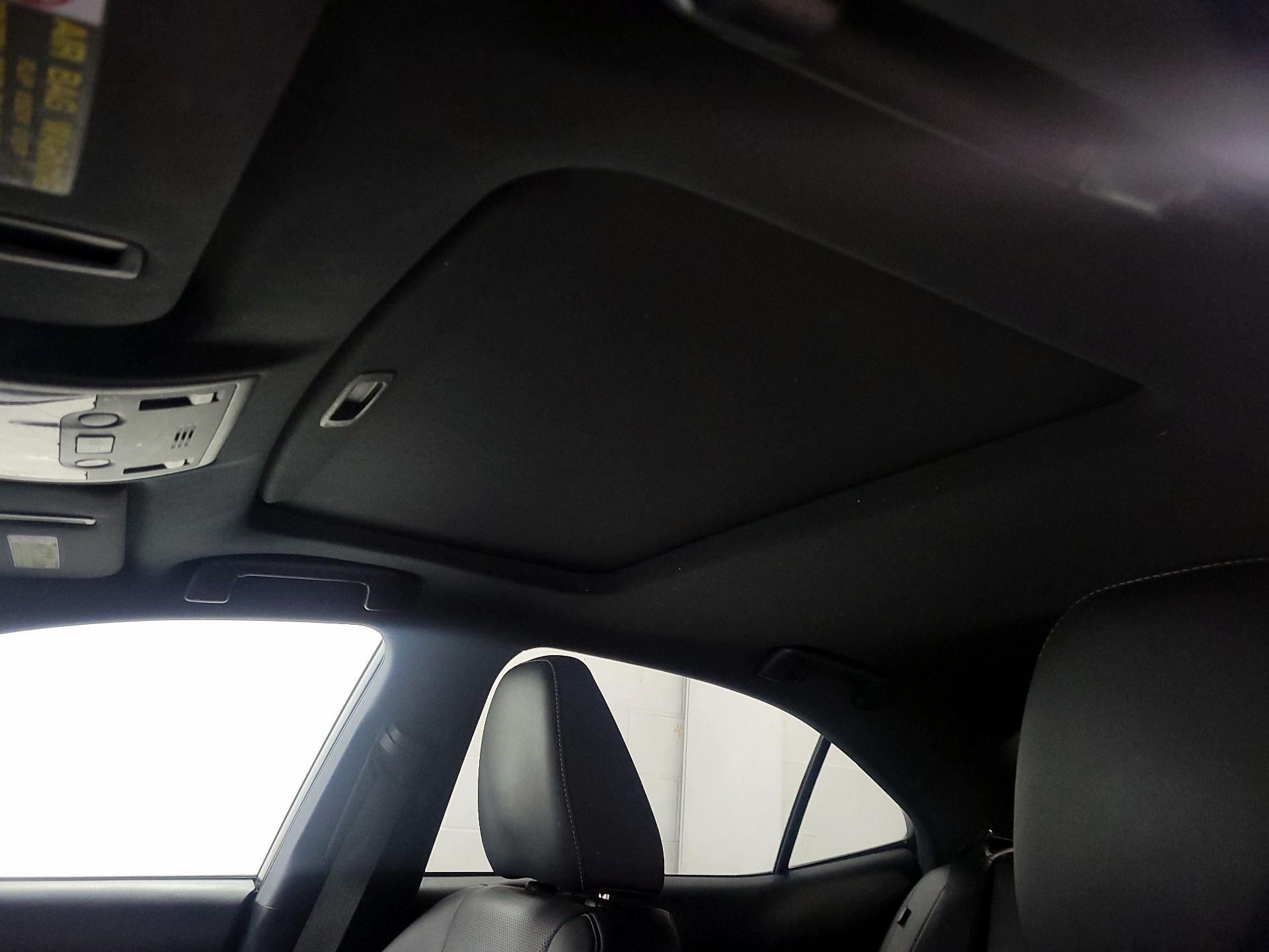 Thumbnail: 2015 Lexus IS - 18