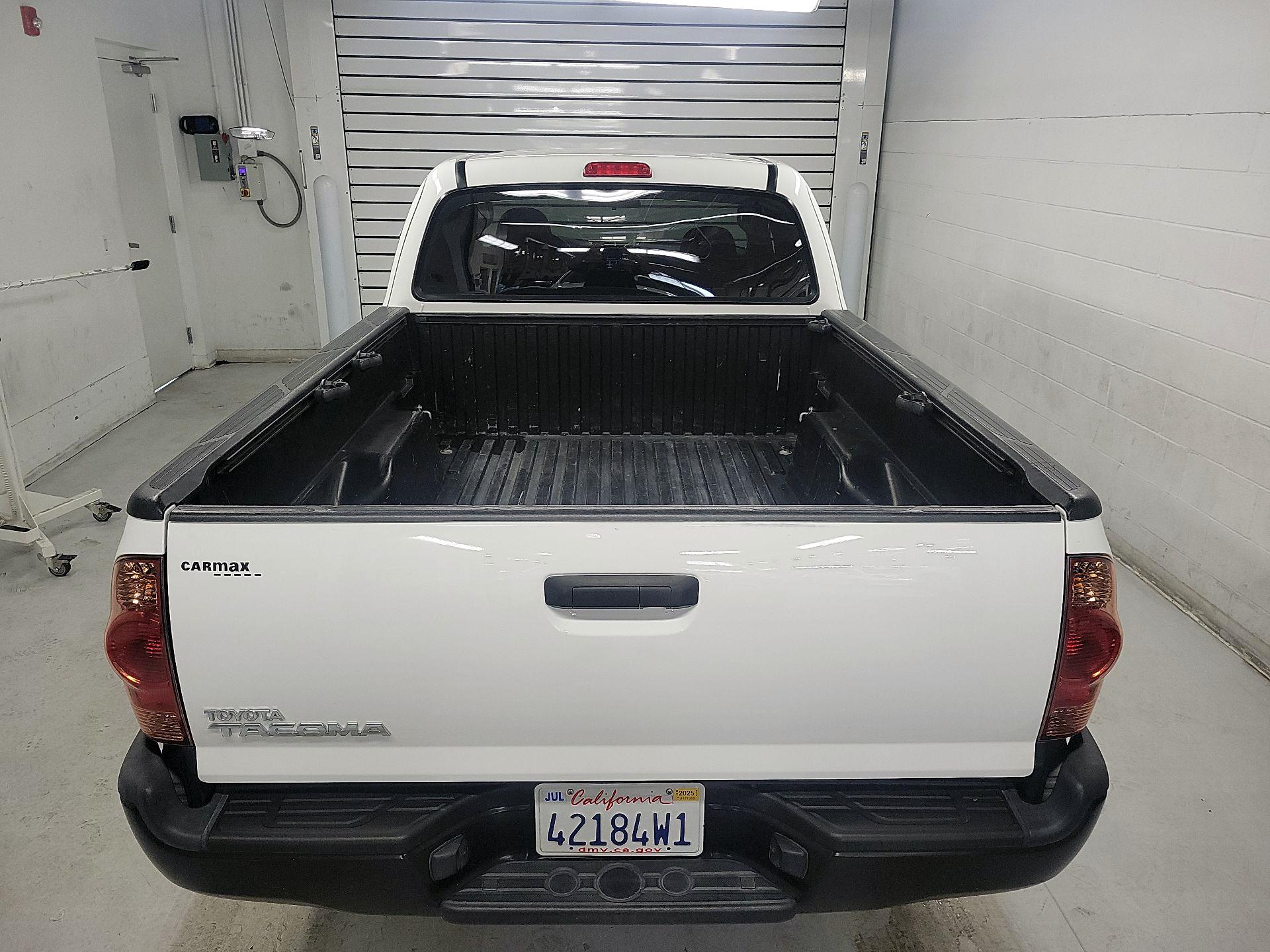 Thumbnail: 2015 Toyota Tacoma - 17