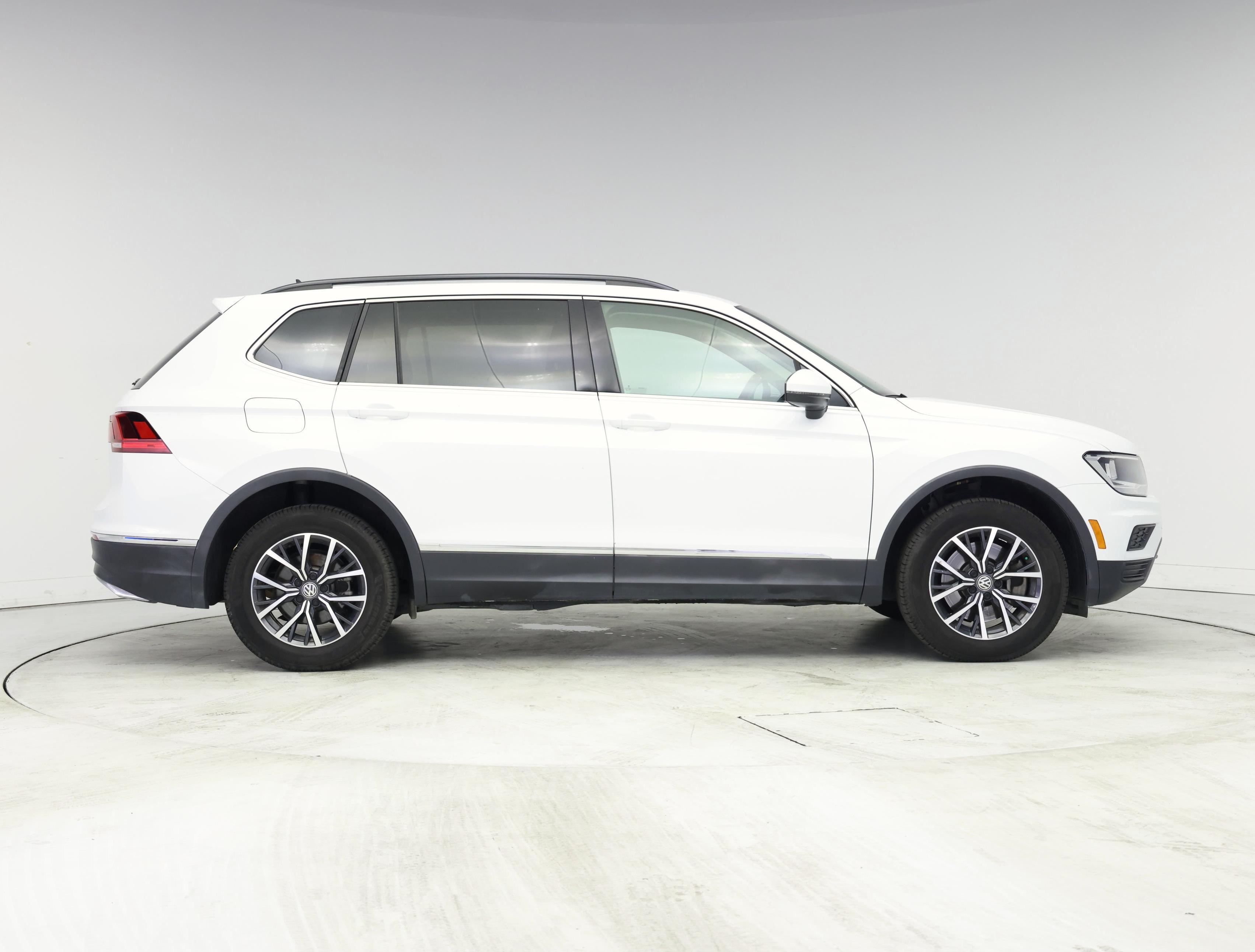 Thumbnail: 2020 Volkswagen Tiguan - 7