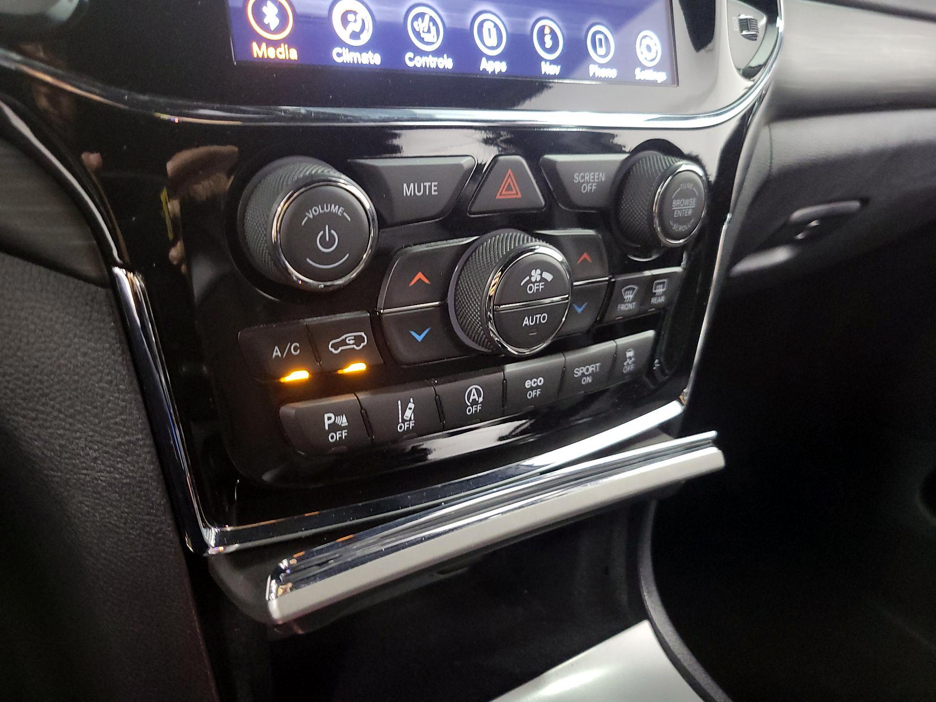 Thumbnail: 2020 Jeep Grand Cherokee - 16