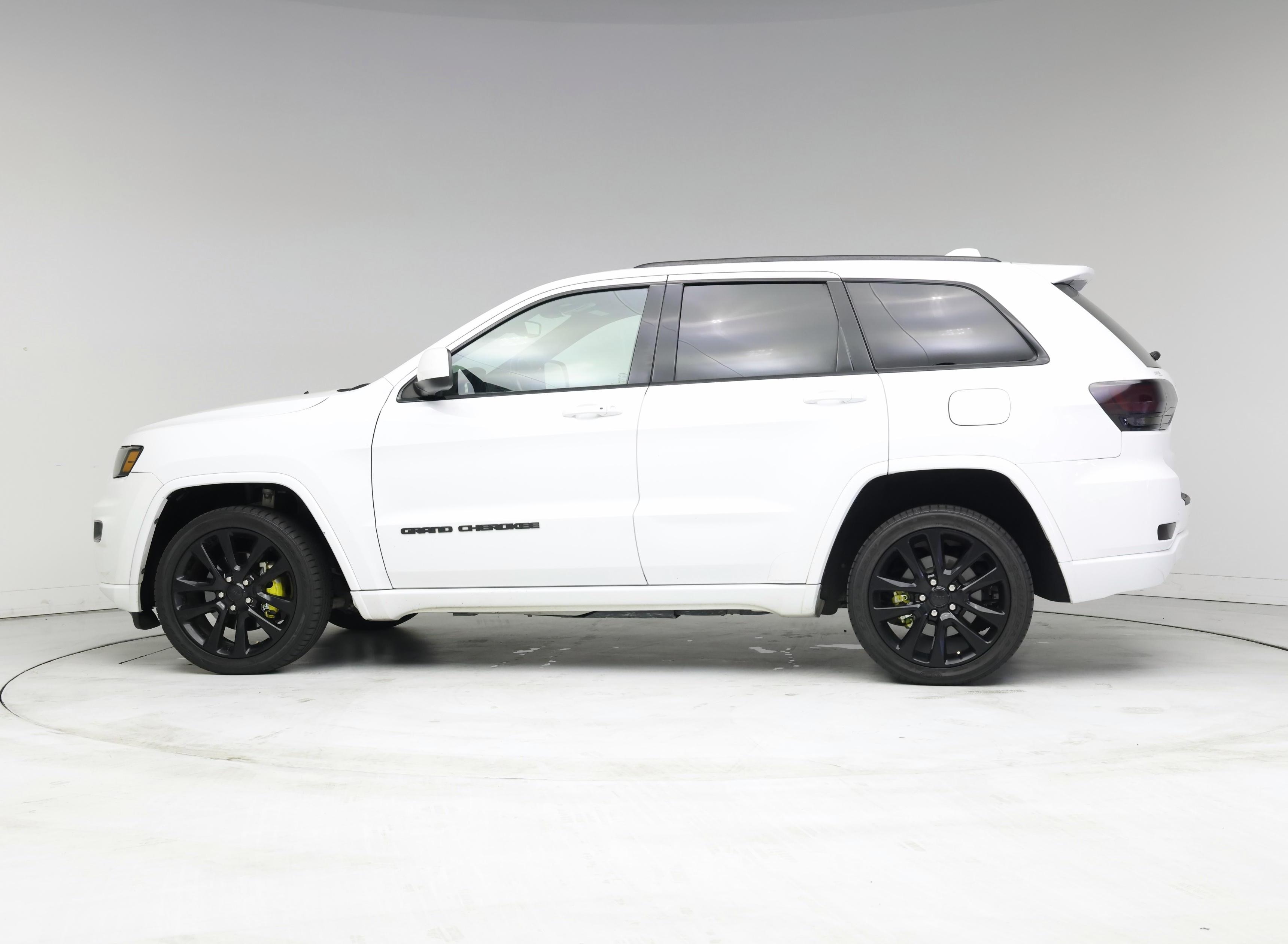 Thumbnail: 2020 Jeep Grand Cherokee - 3