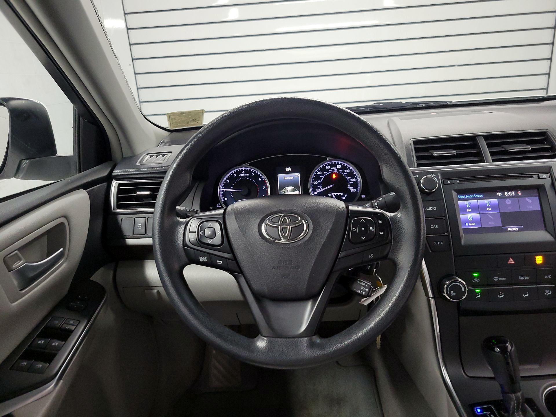Thumbnail: 2017 Toyota Camry - 10