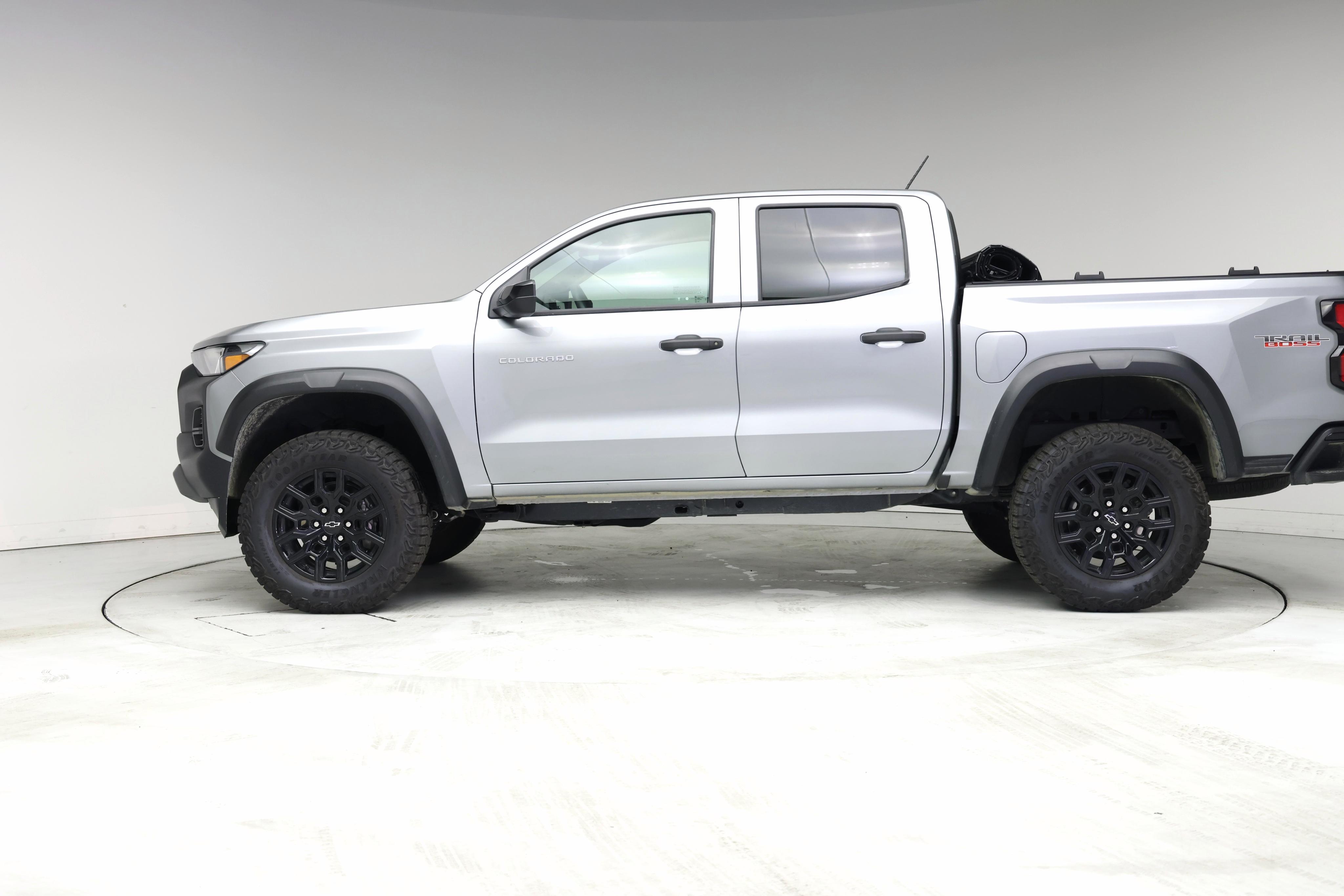 Thumbnail: 2024 Chevrolet Colorado - 3