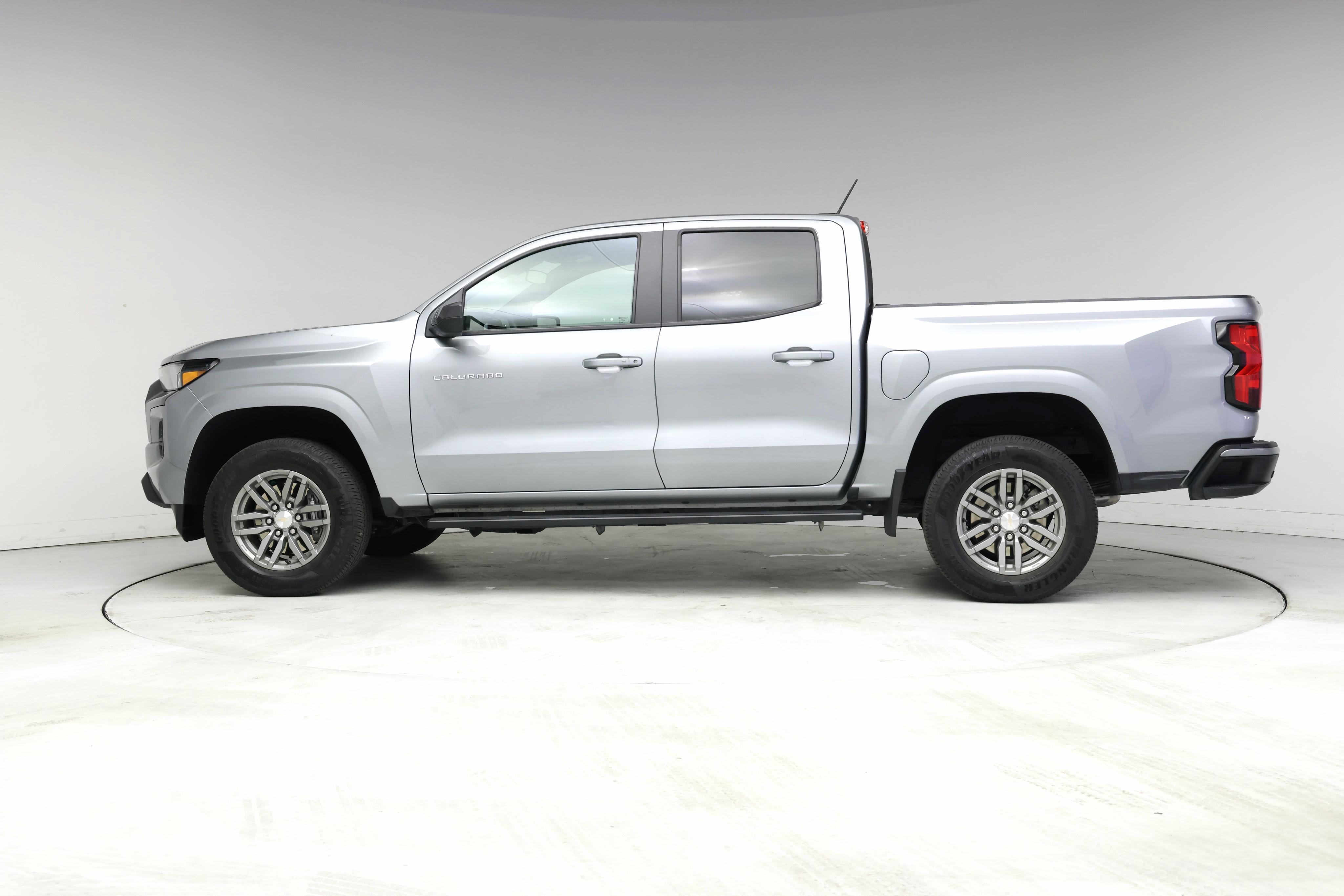 Thumbnail: 2023 Chevrolet Colorado - 3