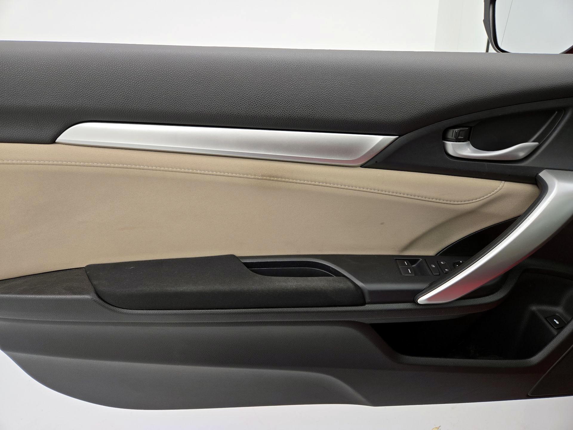 Thumbnail: 2016 Honda Civic - 12