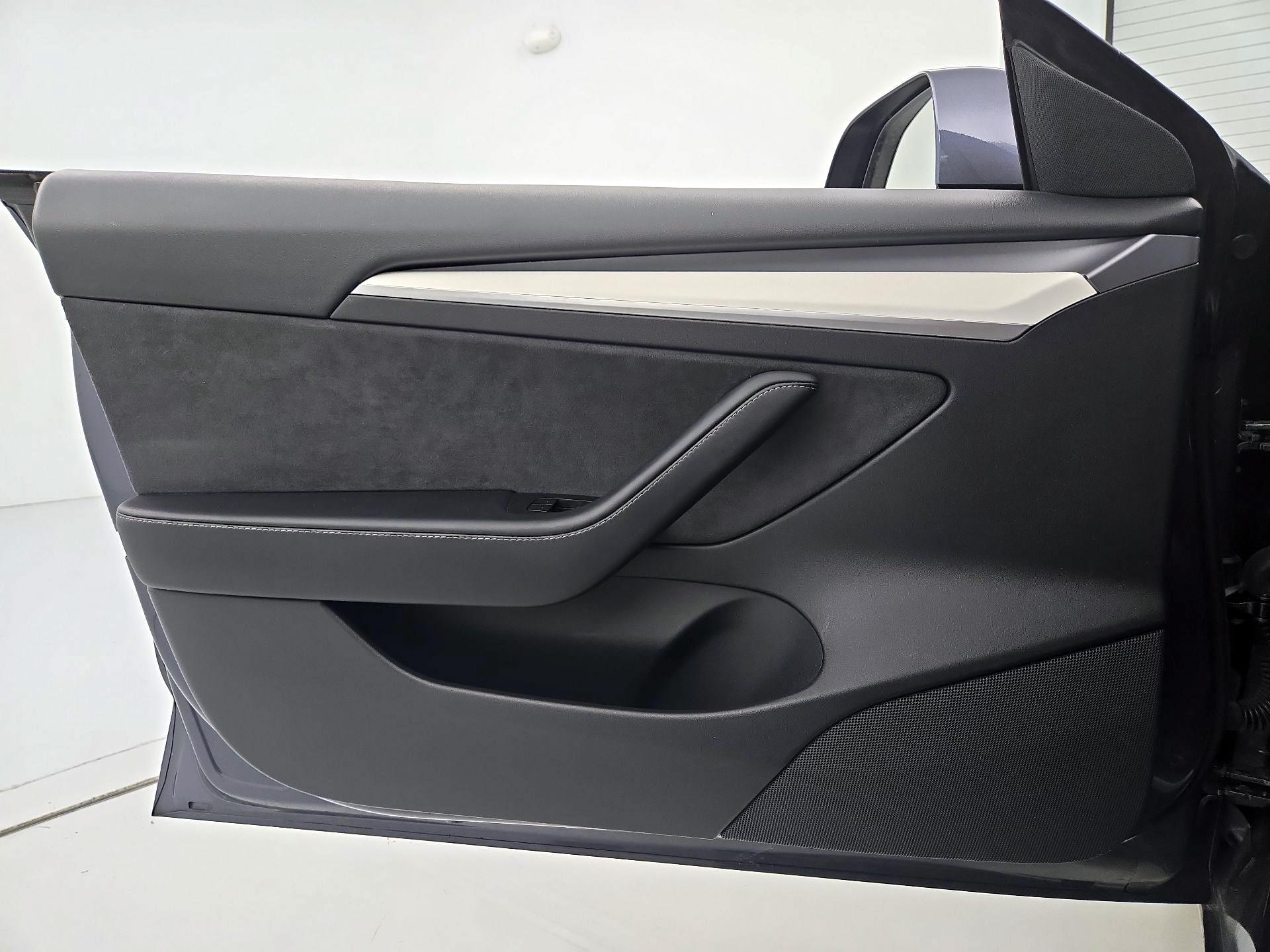 Thumbnail: 2022 Tesla Model 3 - 12