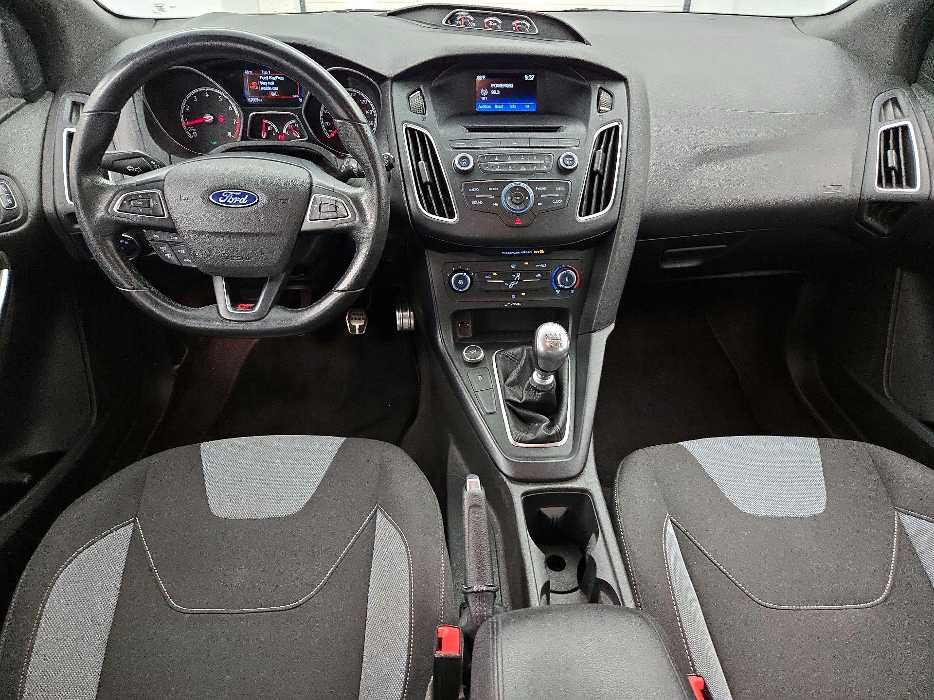 Thumbnail: 2015 Ford Focus - 9