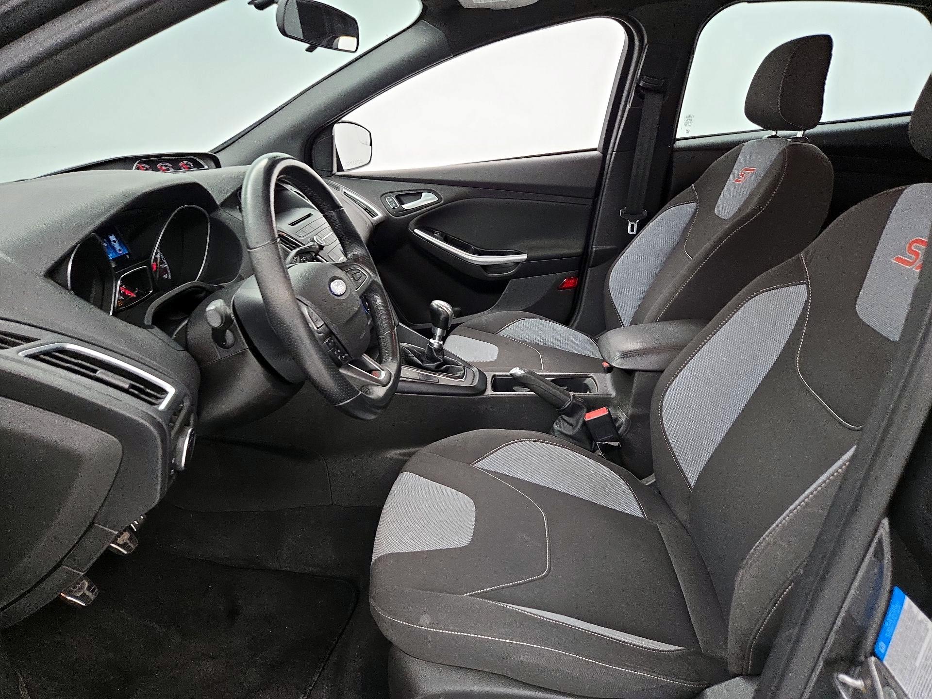 Thumbnail: 2015 Ford Focus - 11