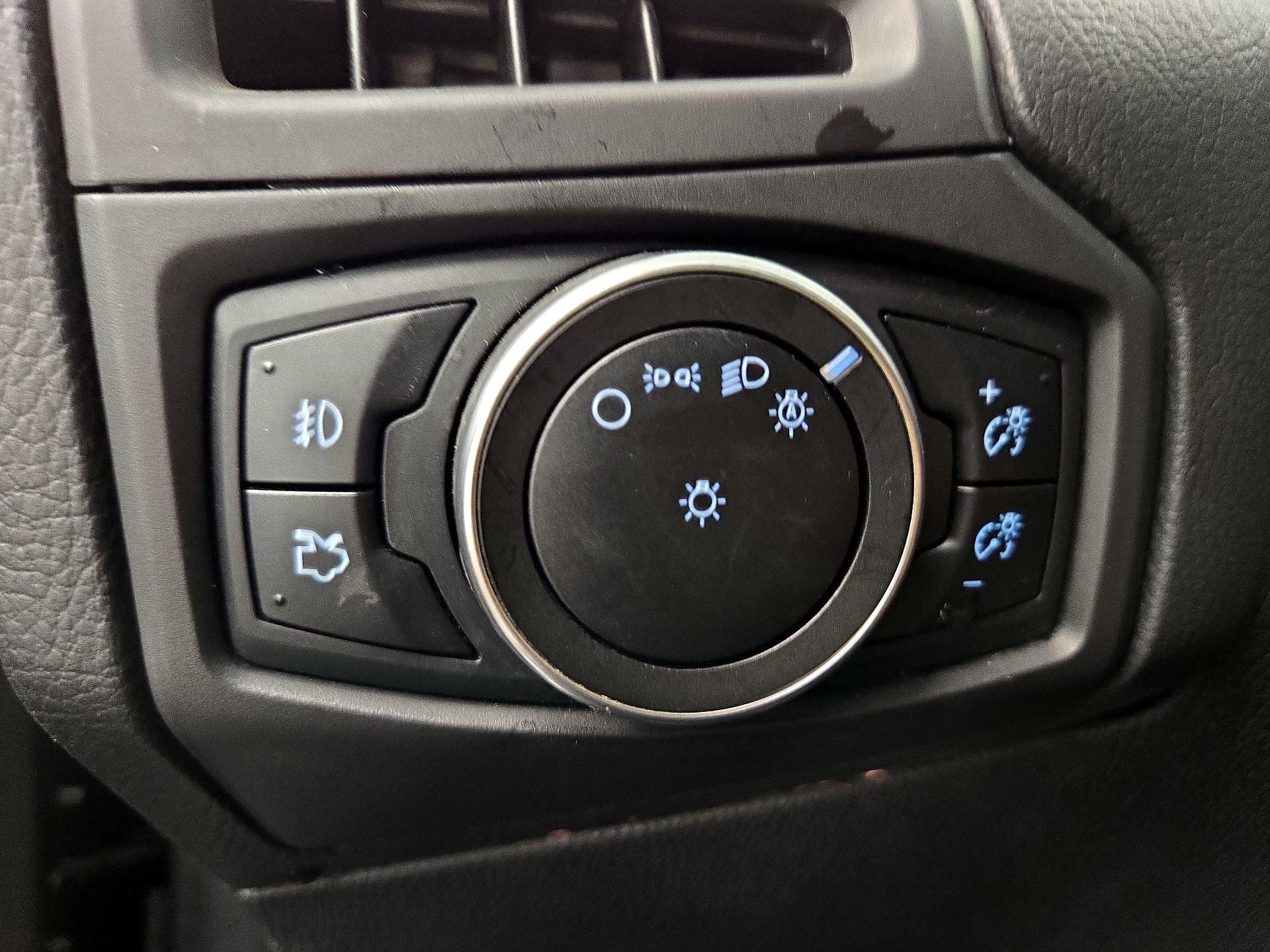 Thumbnail: 2015 Ford Focus - 13