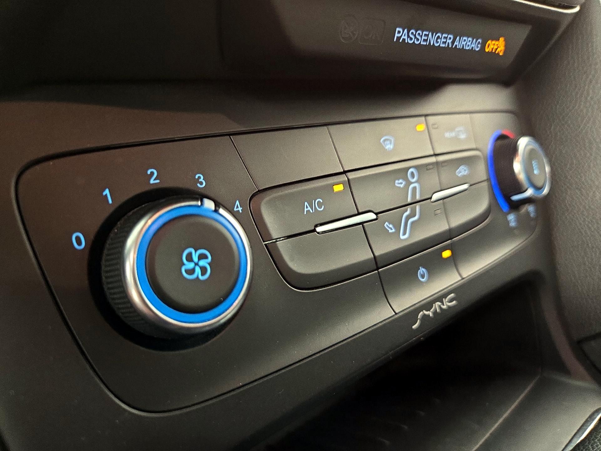 Thumbnail: 2015 Ford Focus - 16