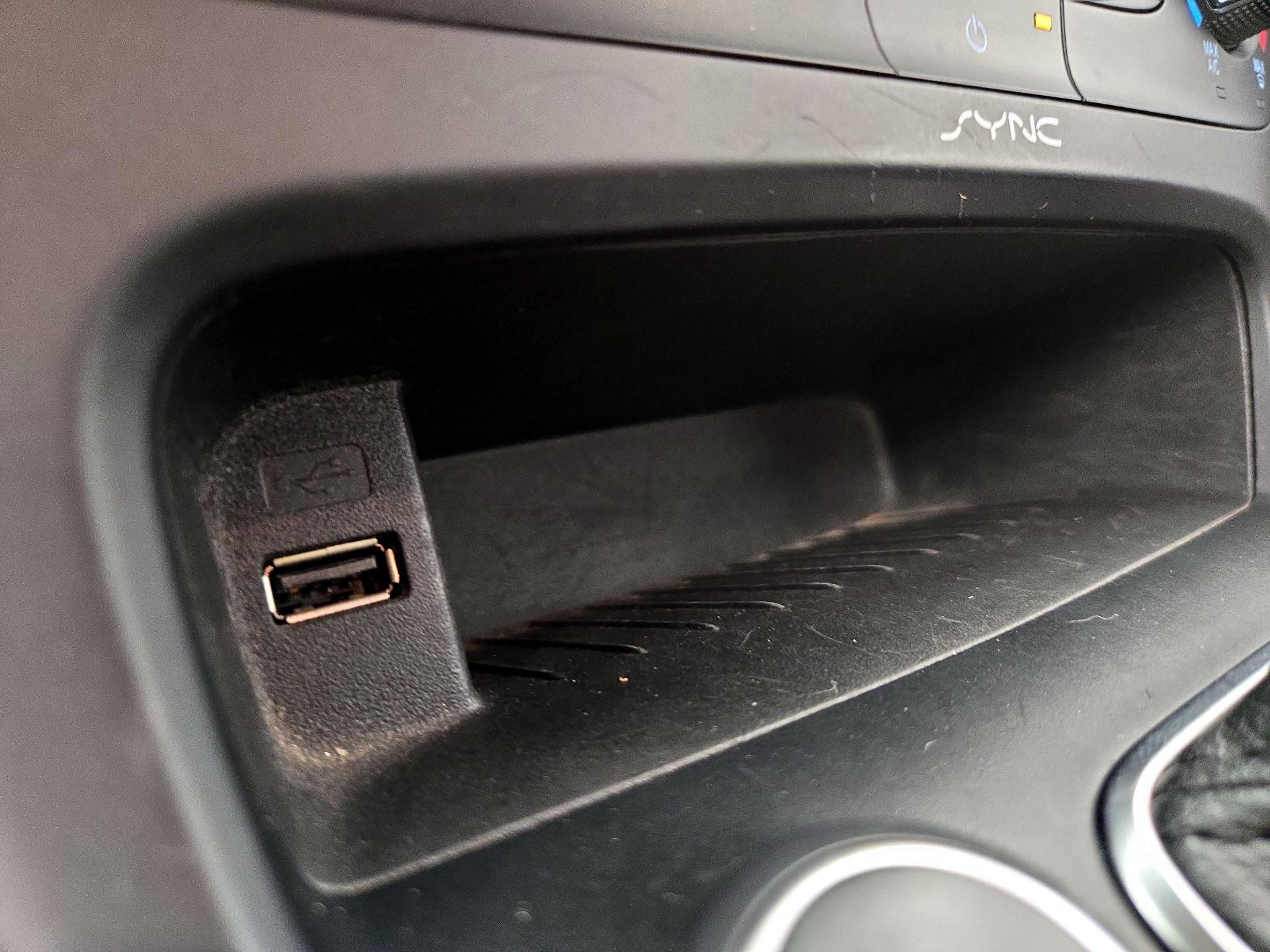 Thumbnail: 2015 Ford Focus - 18