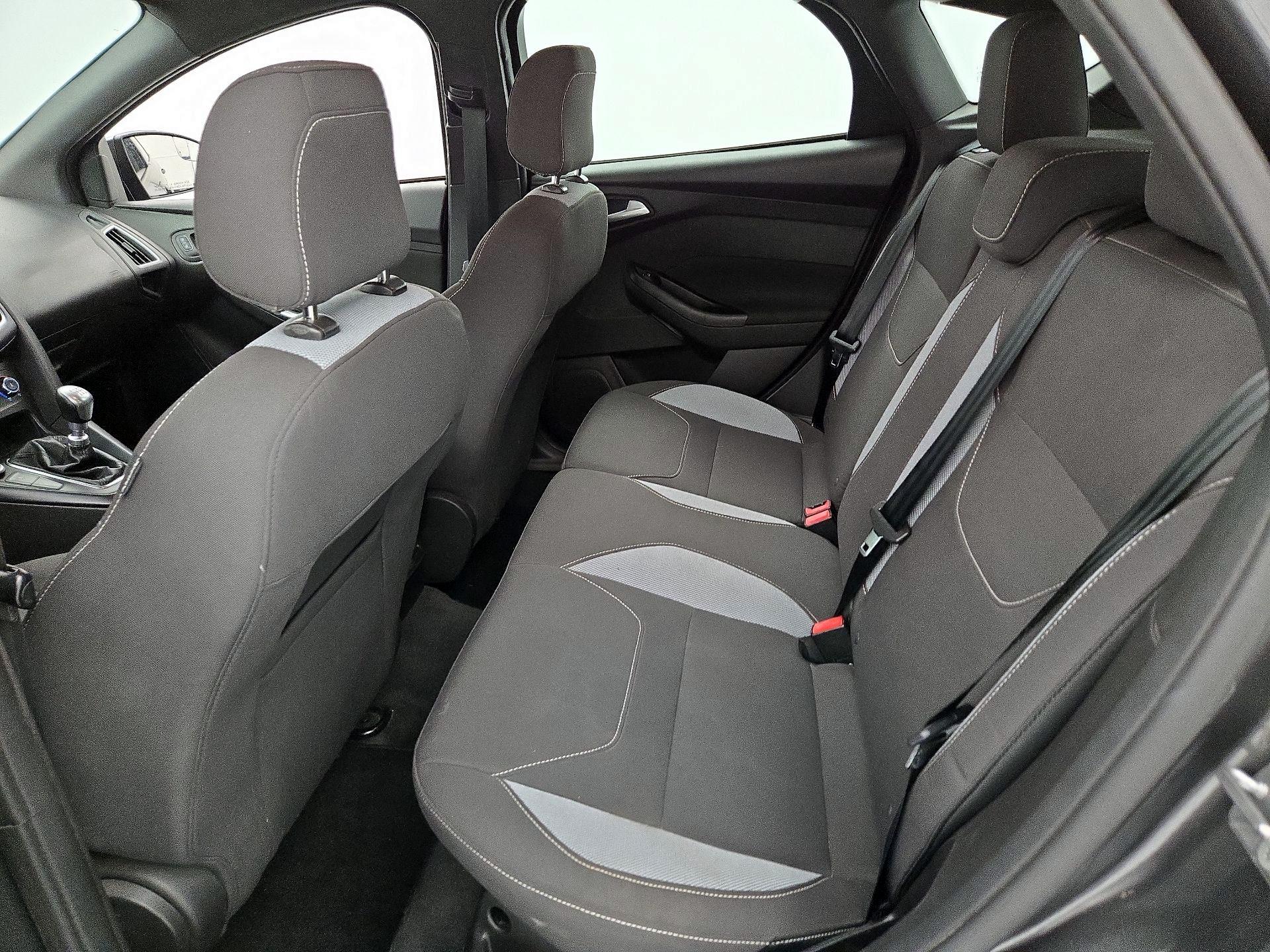 Thumbnail: 2015 Ford Focus - 19