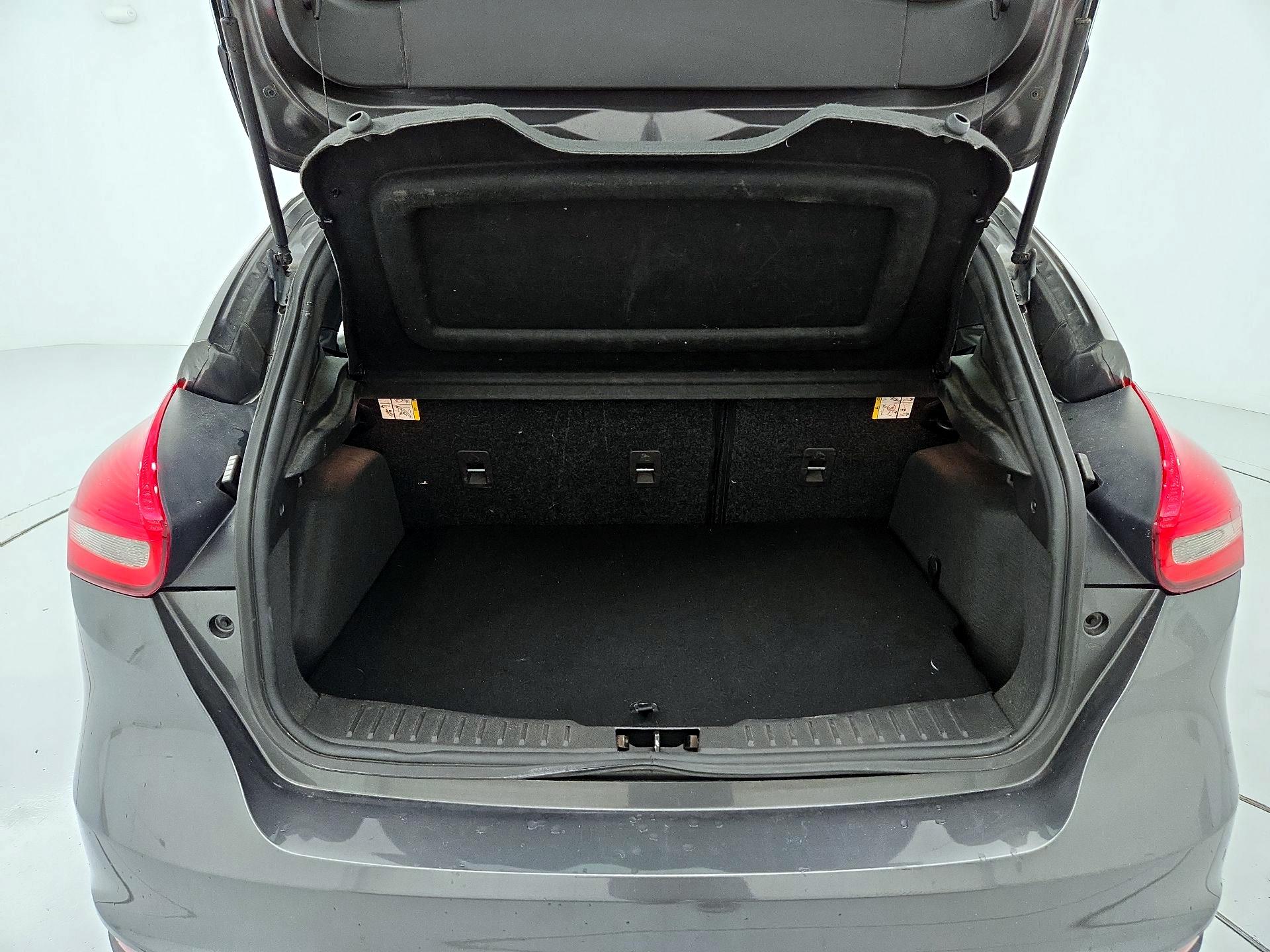 Thumbnail: 2015 Ford Focus - 20